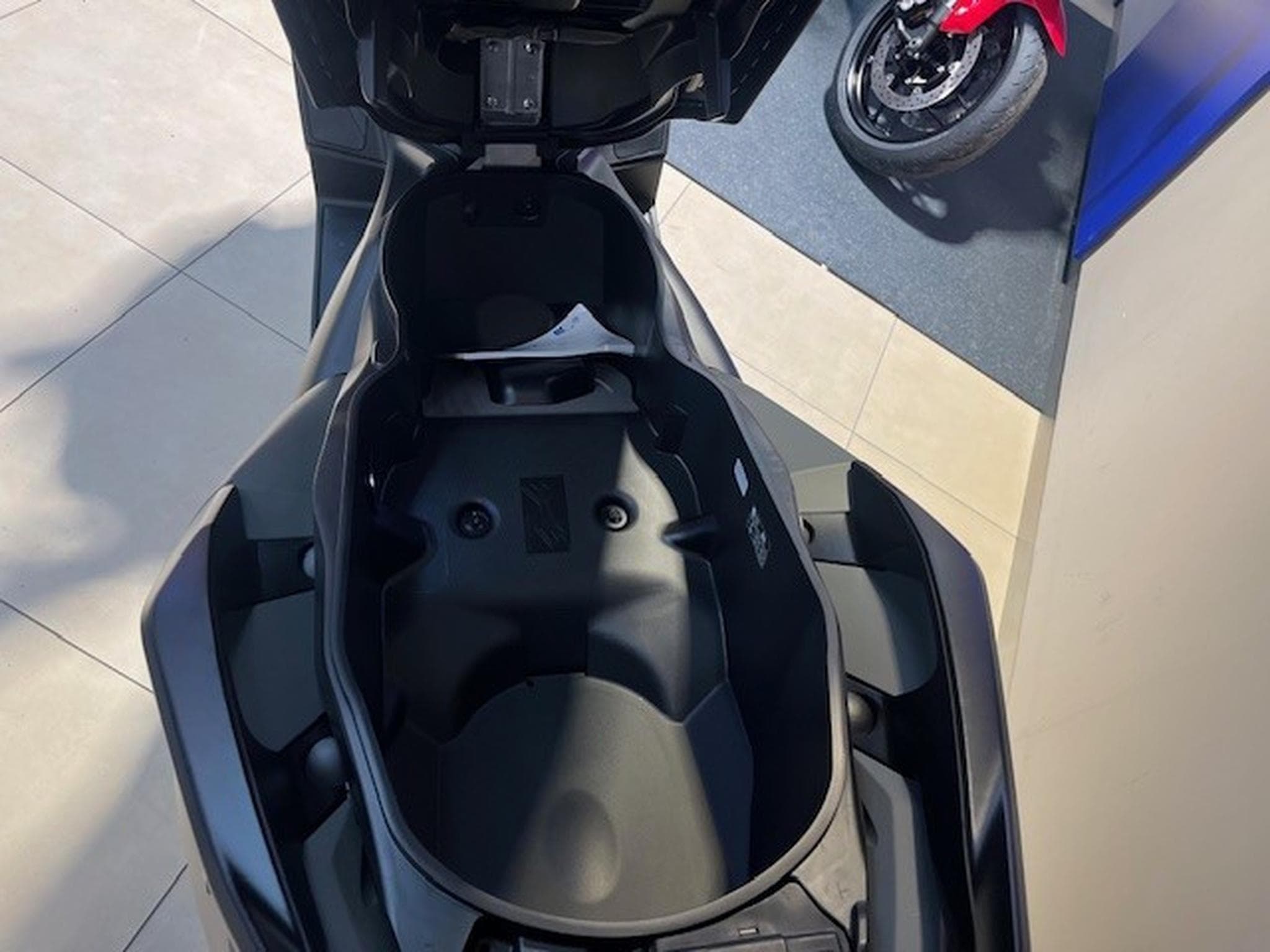 Yamaha X-Max (2025) - Photo 15