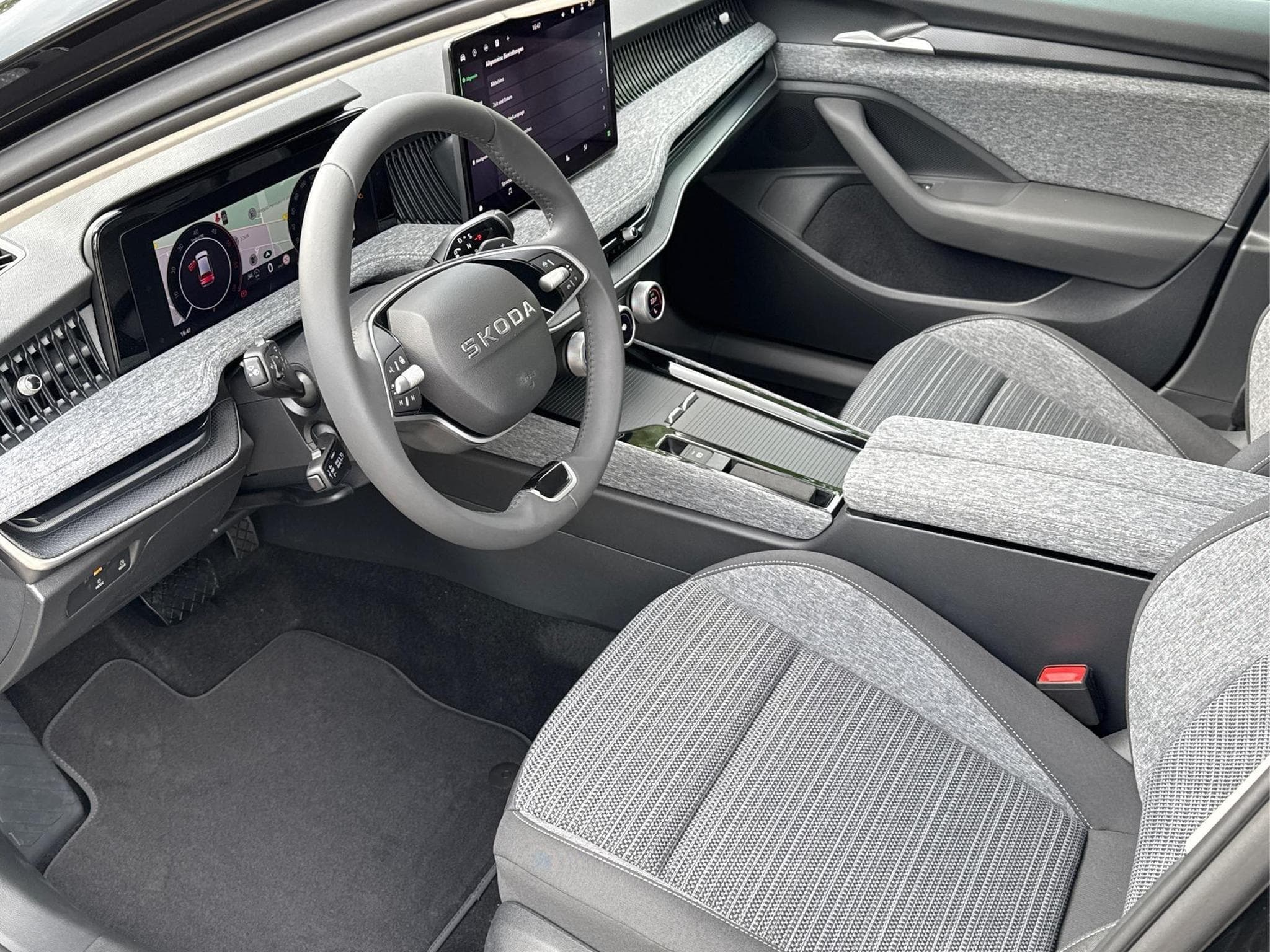 Skoda Superb Selection (2026) - Photo 8