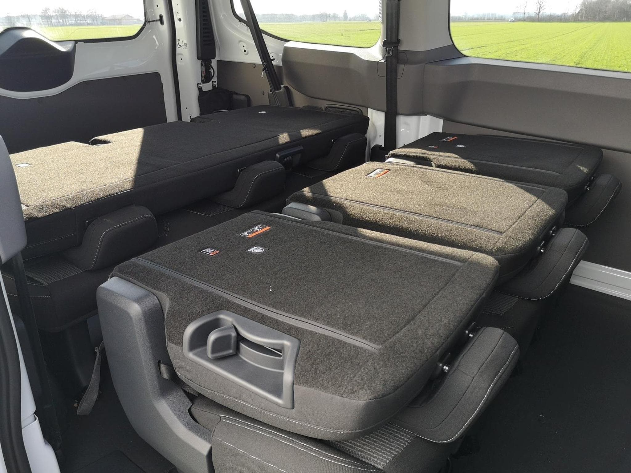 VW T7 2.0 TDI 110 kW KR (2026) - Photo 7