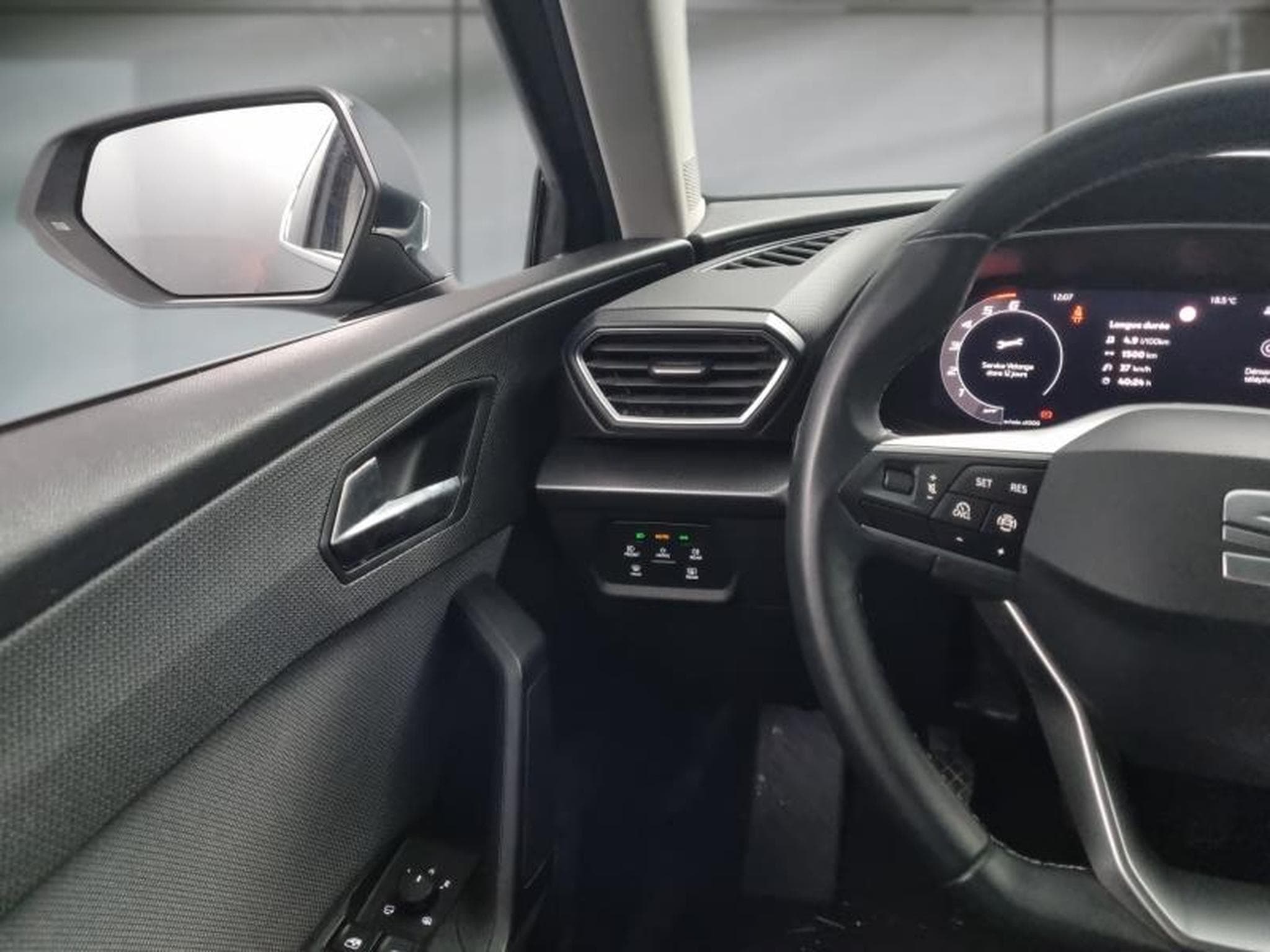 Seat Leon -25% 2.0 TDI 115ch Style XL (2025) - Photo 25