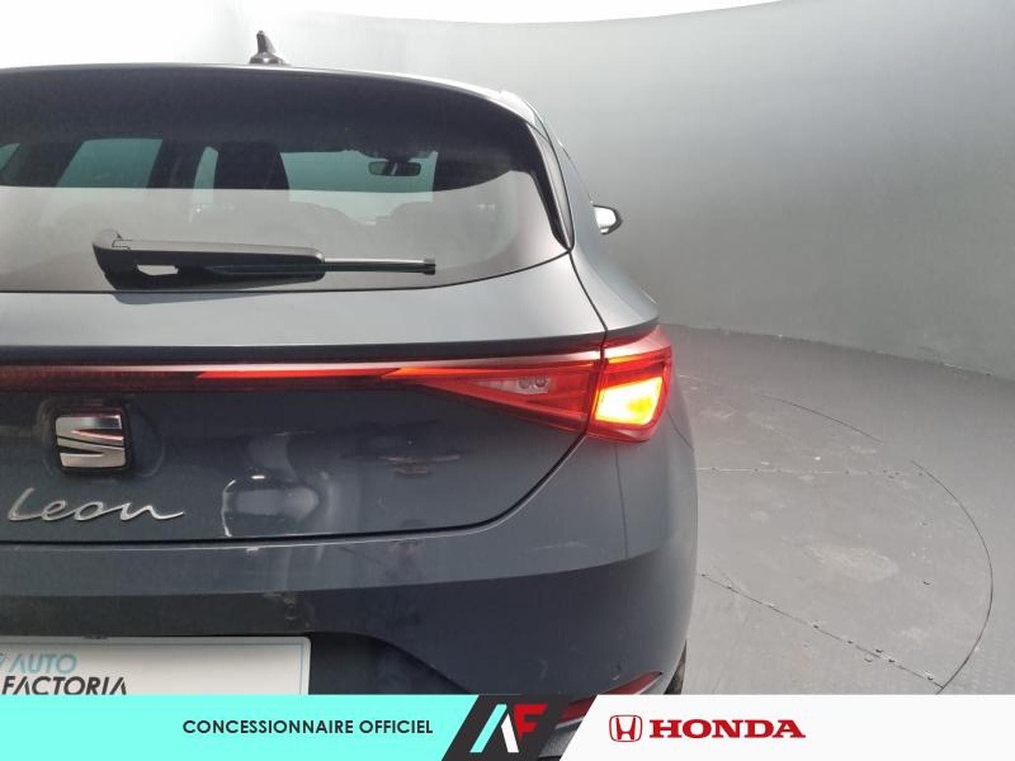 Seat Leon -25% 2.0 TDI 115ch Style XL (2025) - Photo 4