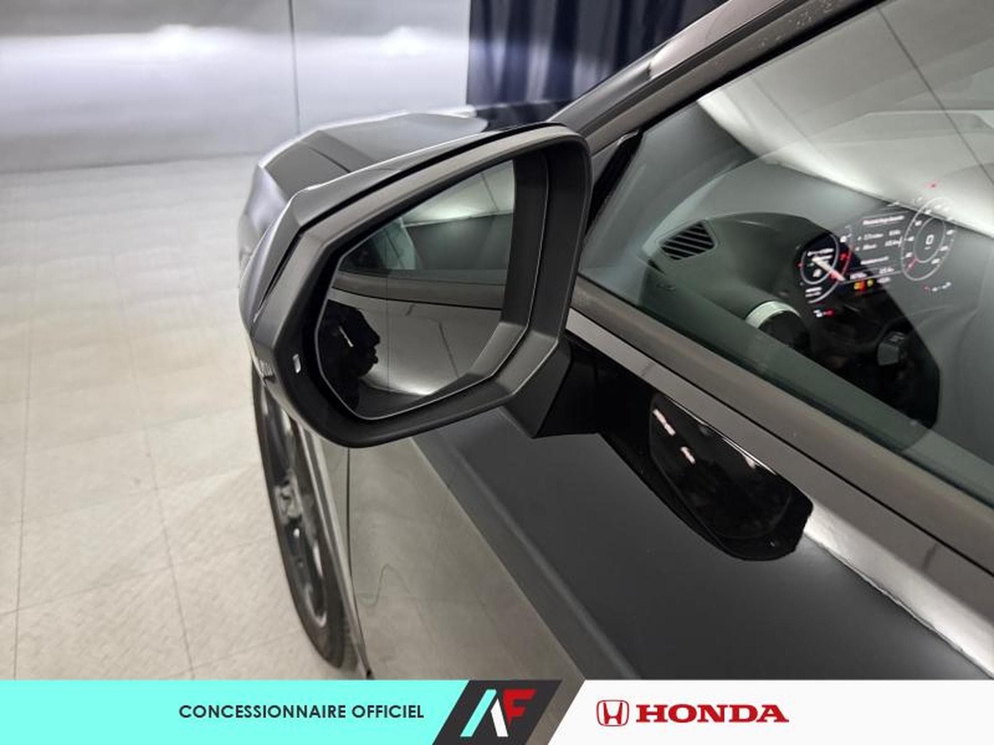 Audi Q2 -24% 30 TFSI 110ch S-Line (2024) - Photo 6