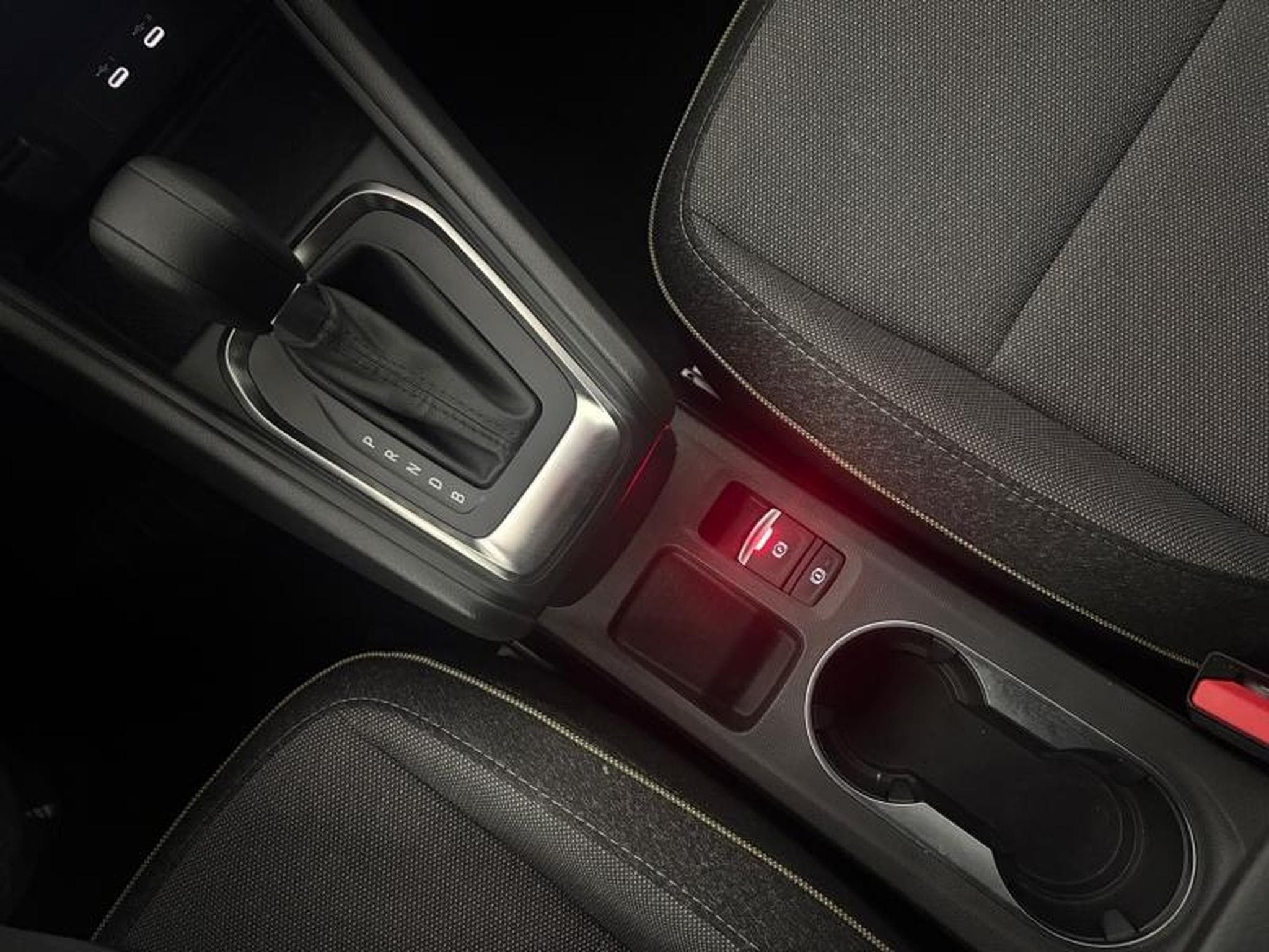 Renault Captur -25% 1.6 E-Tech full hybrid 145ch Techno (2025) - Photo 17