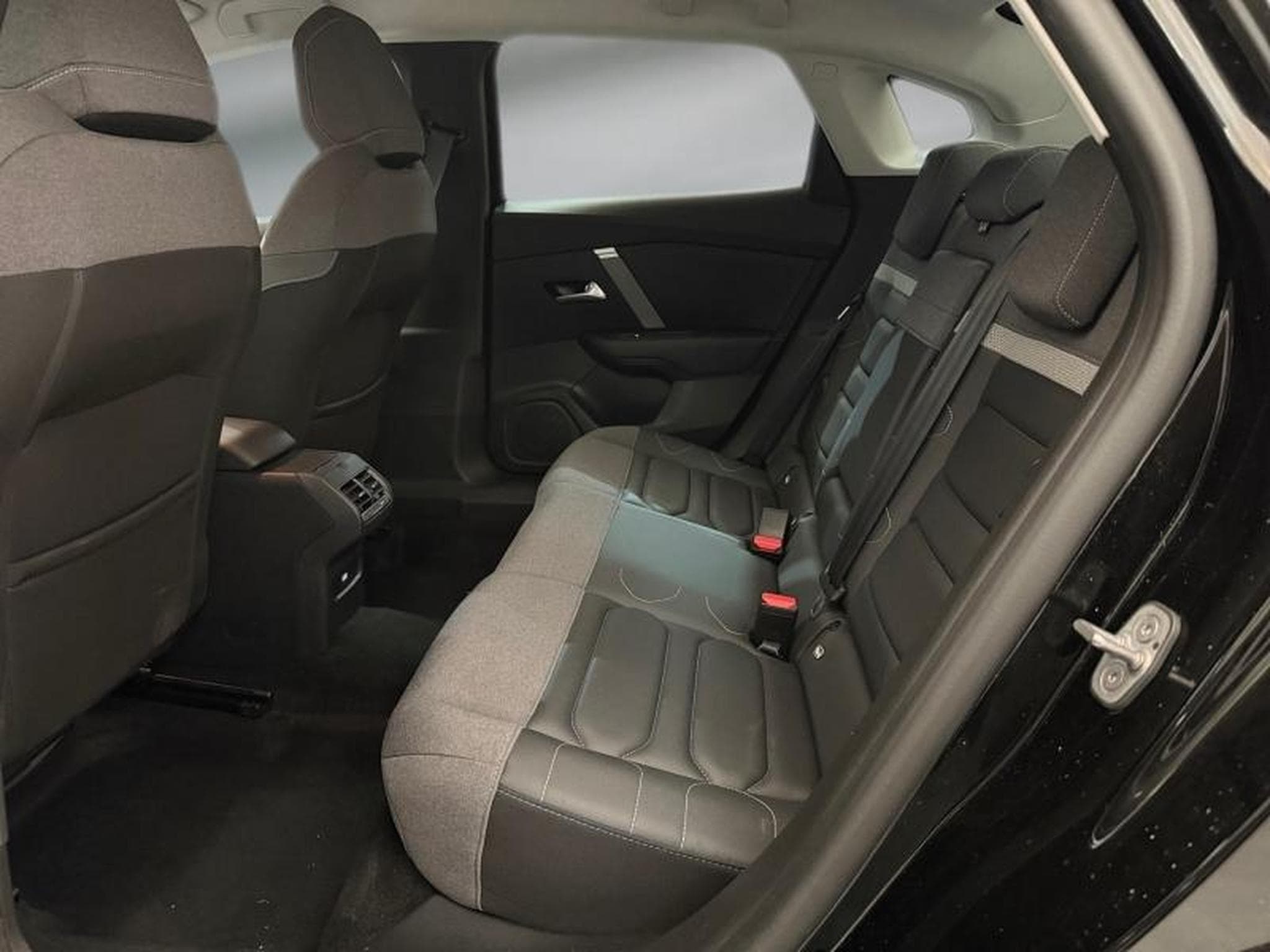 Citroën c4 x -39% 1.5 BlueHDi 130ch S&S PLUS Automatique (2024) - Photo 12