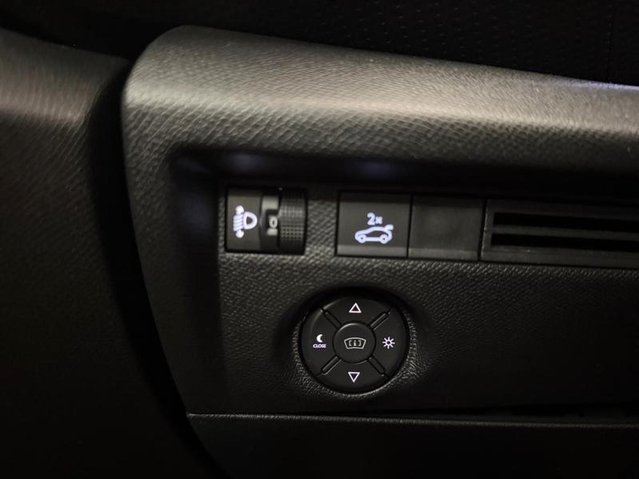 Citroën c4 x -39% 1.5 BlueHDi 130ch S&S PLUS Automatique (2024) - Photo 18