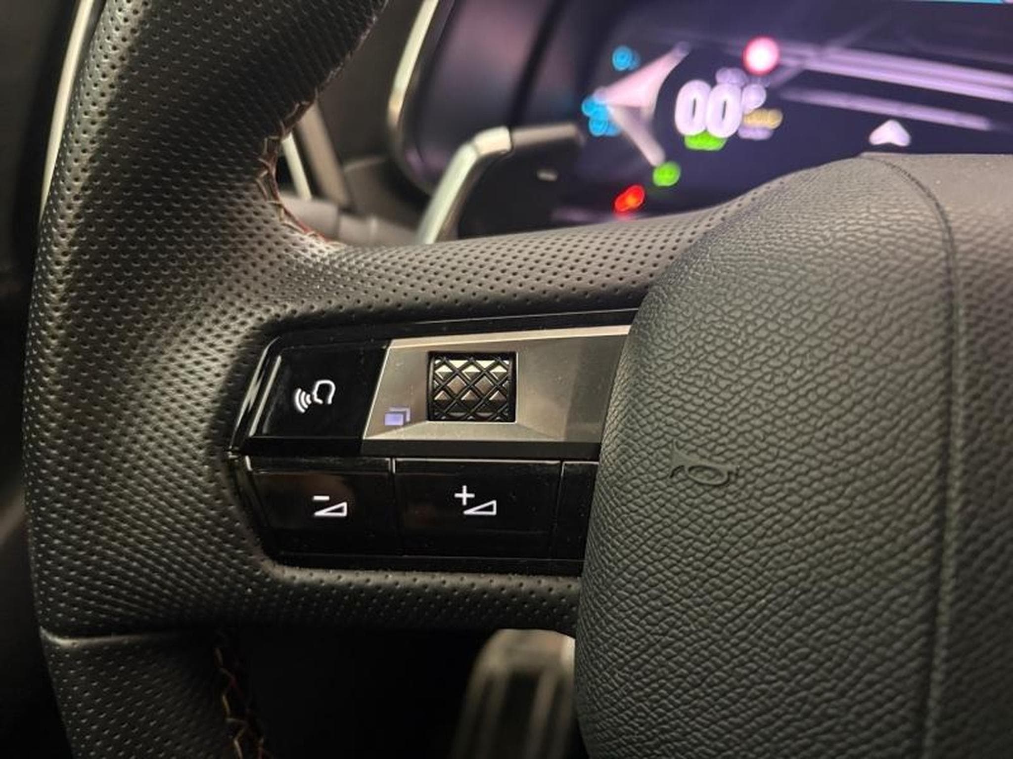 DS Automobiles DS7 -48% E-TENSE 225ch Performance Line + (2024) - Photo 20