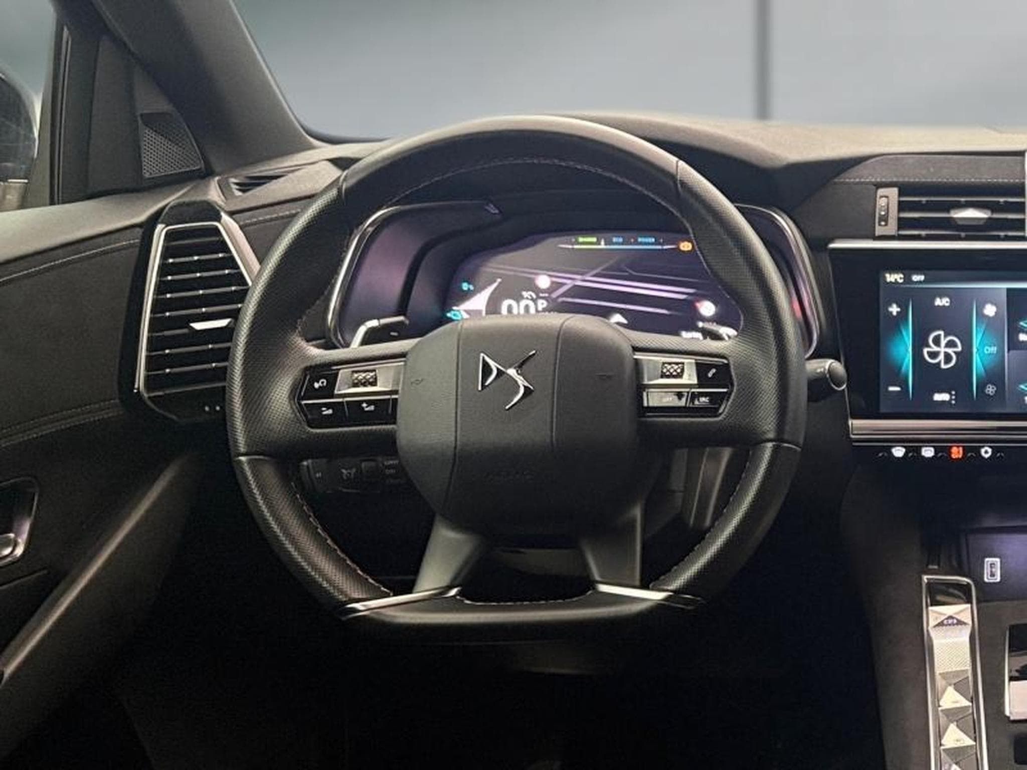 DS Automobiles DS7 -48% E-TENSE 225ch Performance Line + (2024) - Photo 9