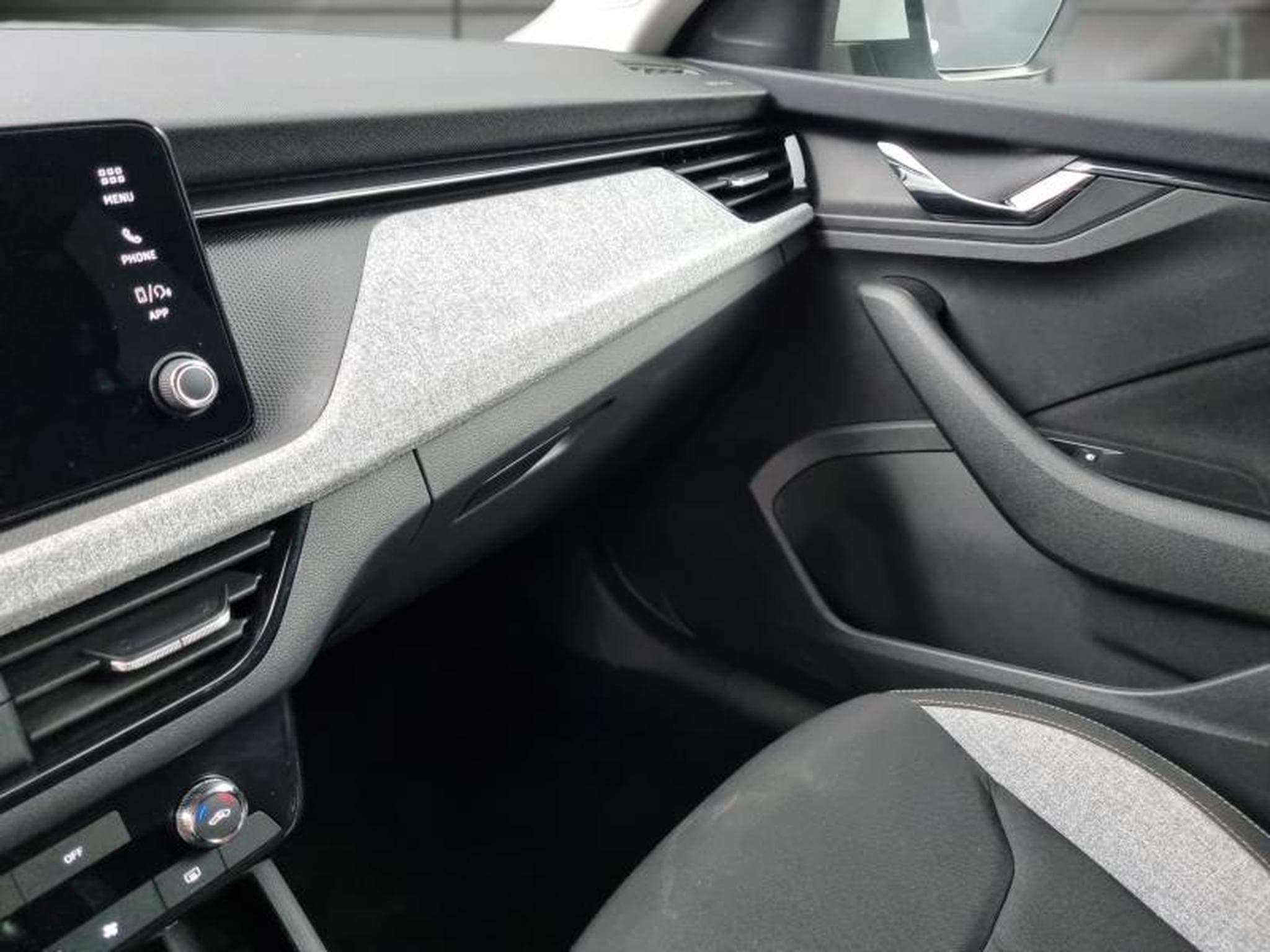 Skoda Scala -35% 1.0 TSI Evo2 116ch Selection (2025) - Photo 25