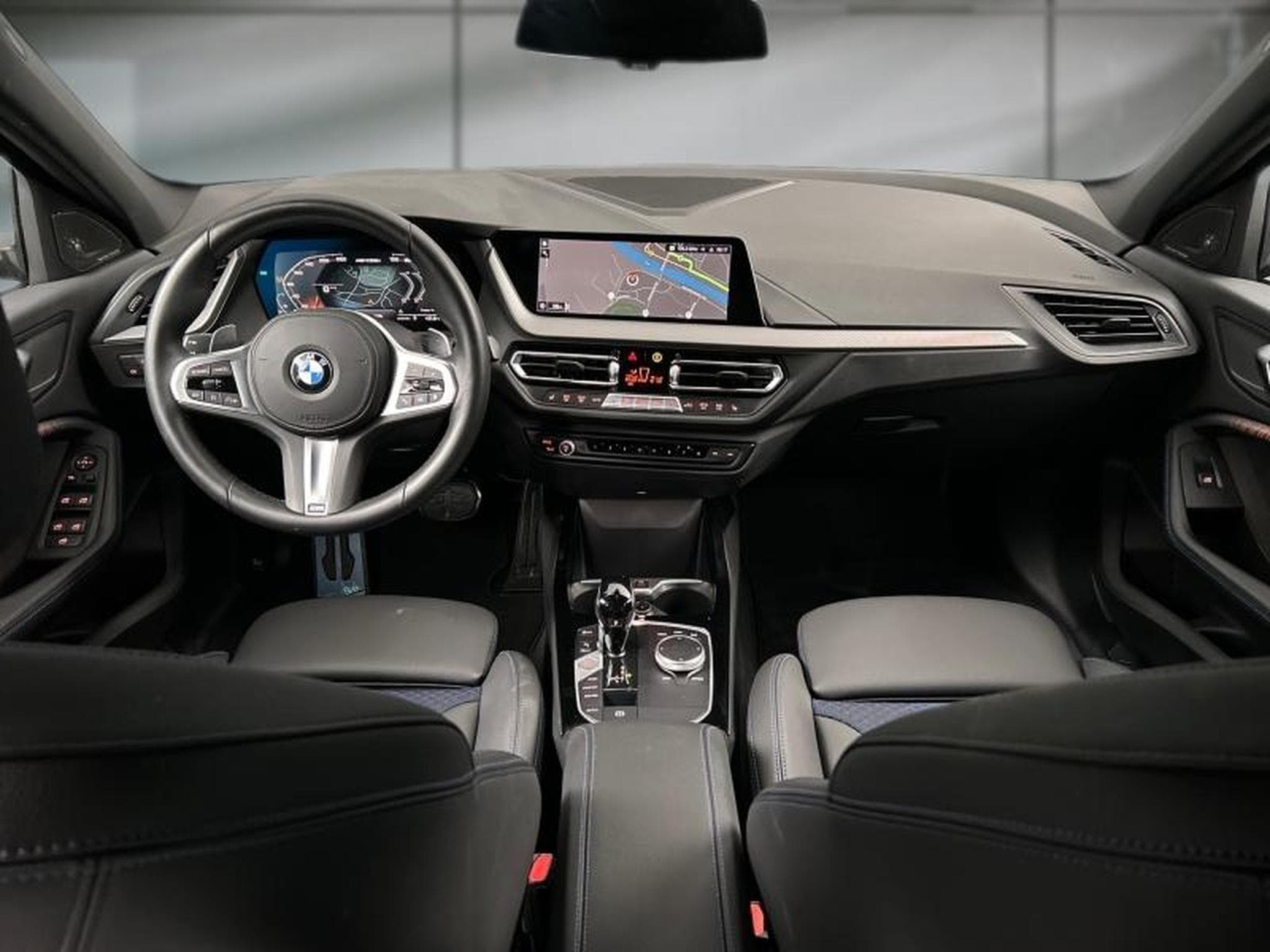 BMW 118 -36% M135iA xDrive 306ch Edition M Sport Pro (2023) - Photo 10