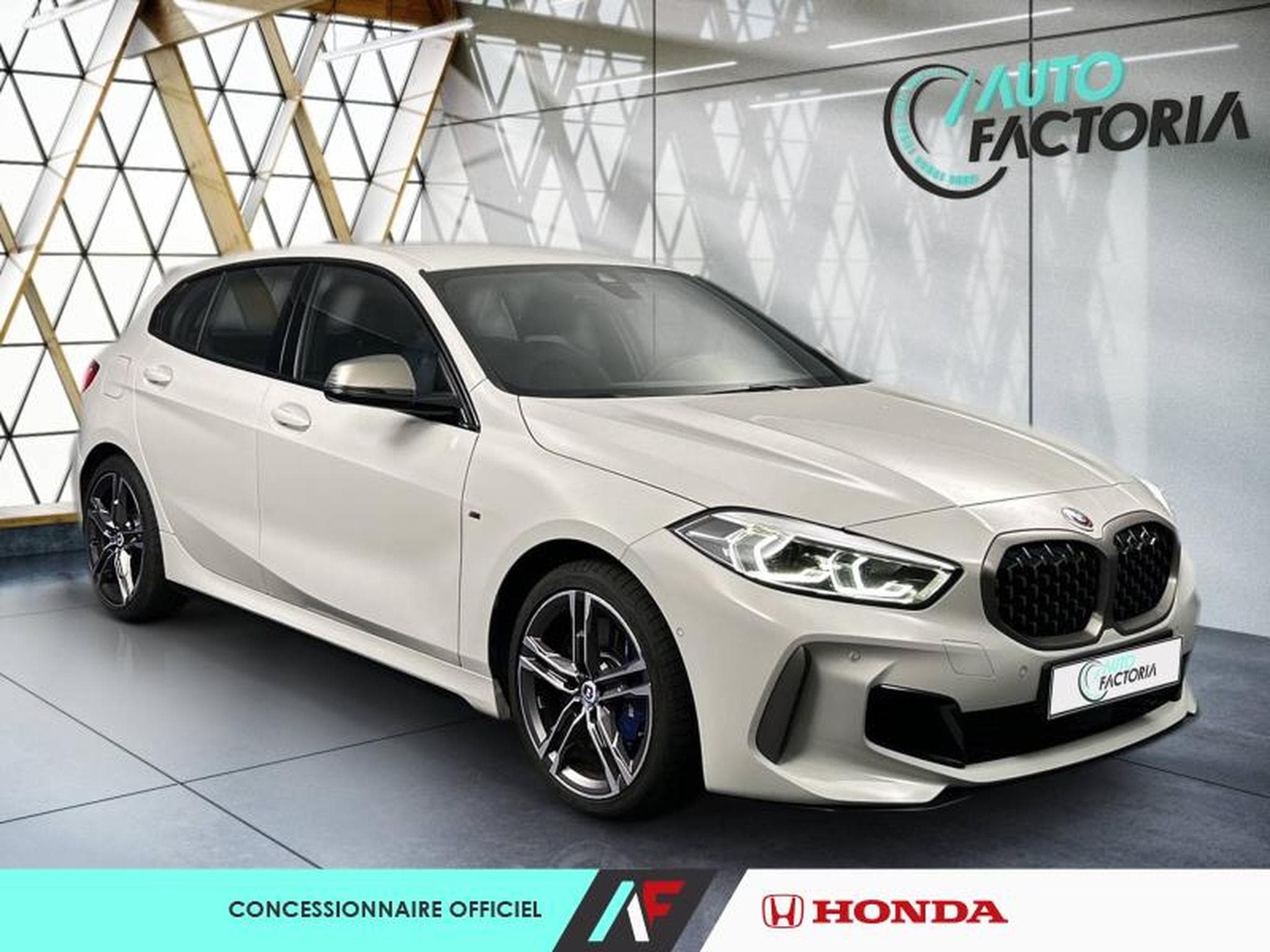 BMW 118 -36% M135iA xDrive 306ch Edition M Sport Pro (2023) - Photo 2