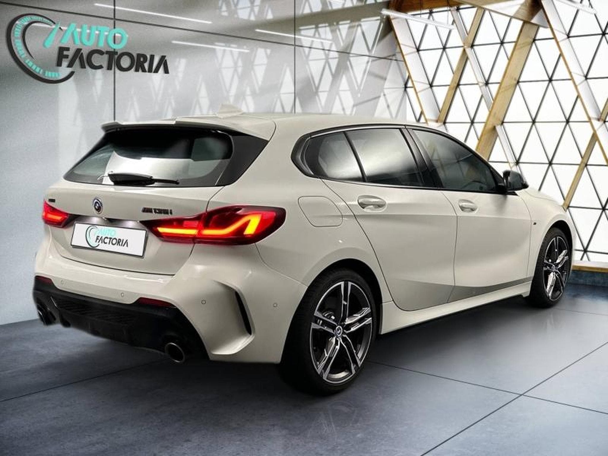 BMW 118 -36% M135iA xDrive 306ch Edition M Sport Pro (2023) - Photo 24