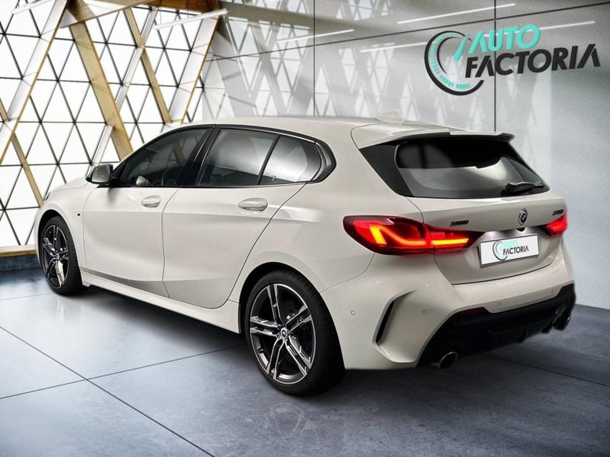 BMW 118 -36% M135iA xDrive 306ch Edition M Sport Pro (2023) - Photo 25