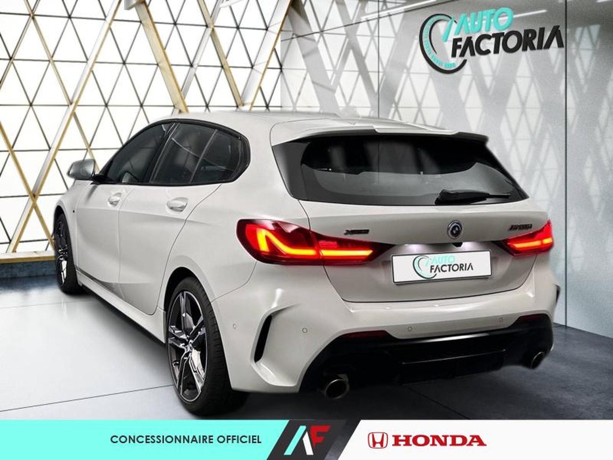 BMW 118 -36% M135iA xDrive 306ch Edition M Sport Pro (2023) - Photo 3