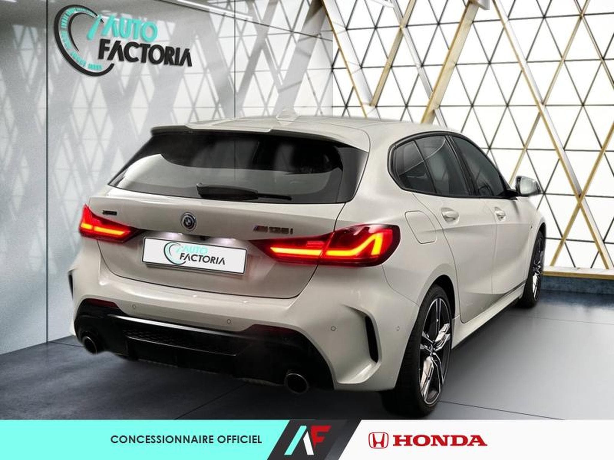 BMW 118 -36% M135iA xDrive 306ch Edition M Sport Pro (2023) - Photo 5