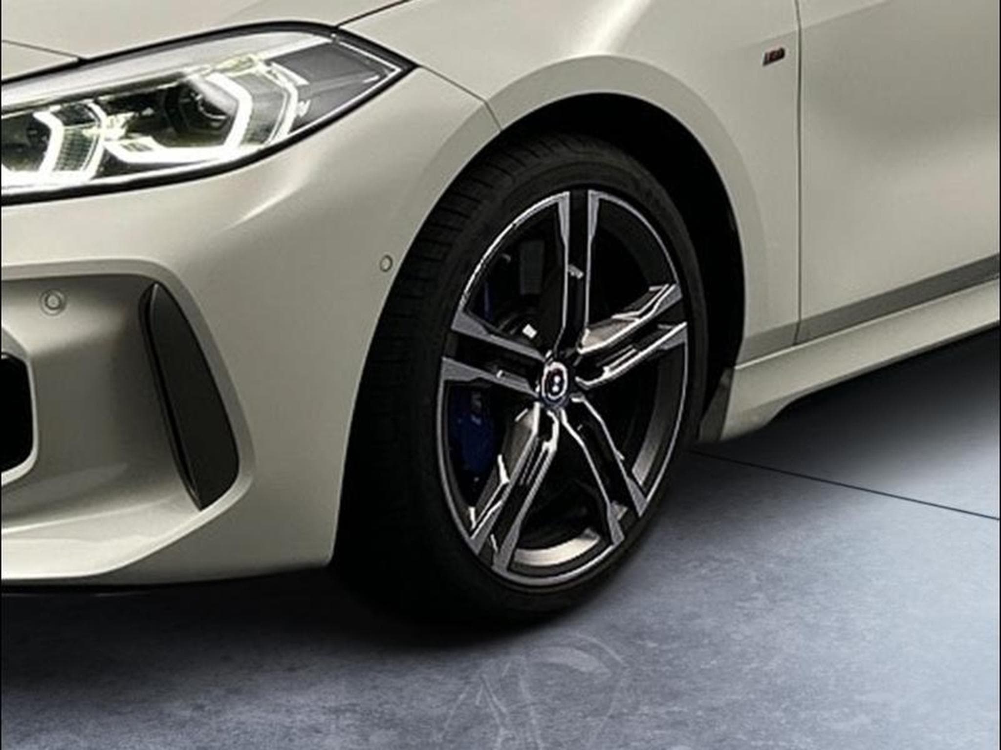 BMW 118 -36% M135iA xDrive 306ch Edition M Sport Pro (2023) - Photo 9