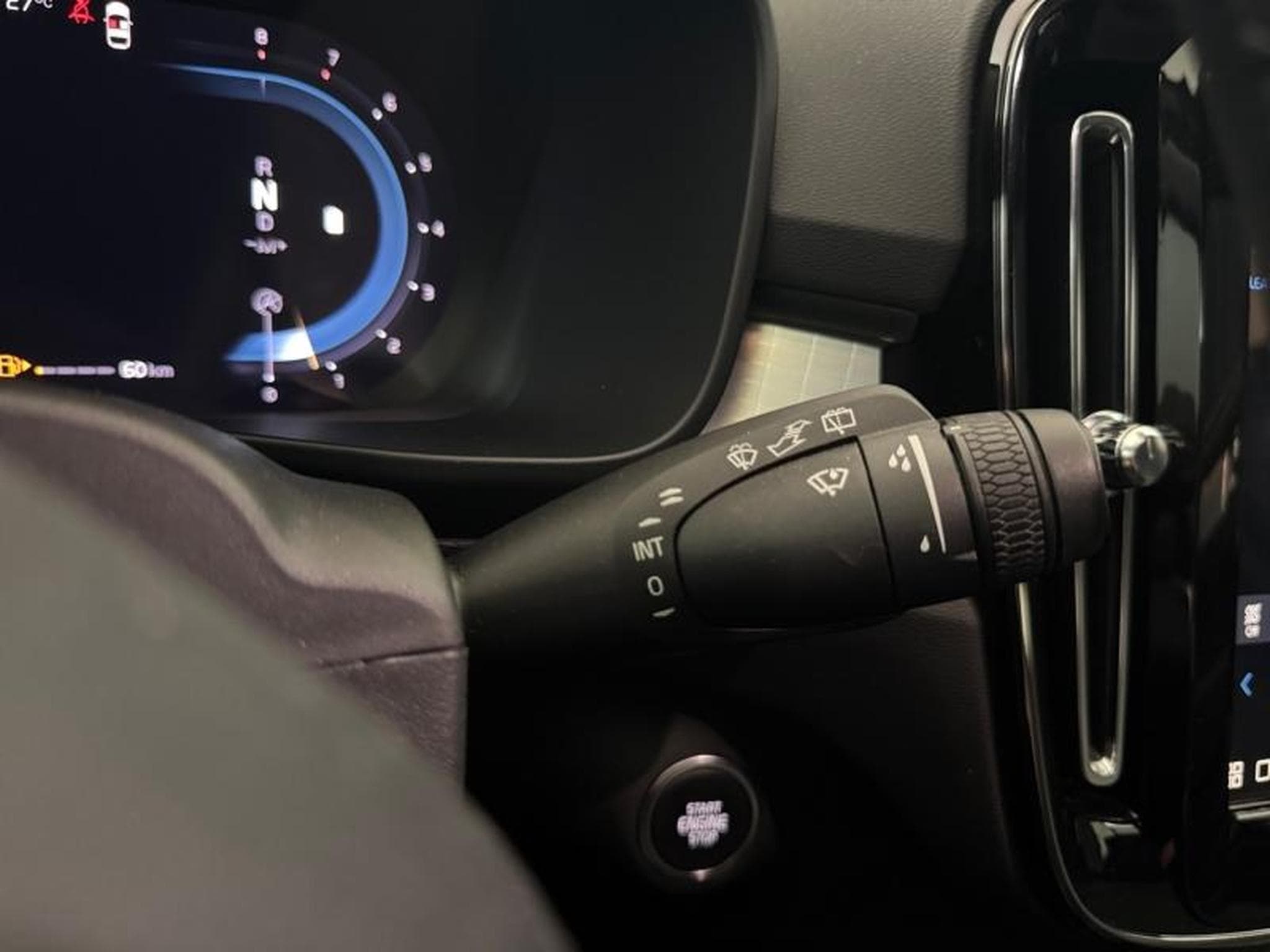 Volvo XC40 -32% B3 163ch Core DCT 7 (2024) - Photo 24