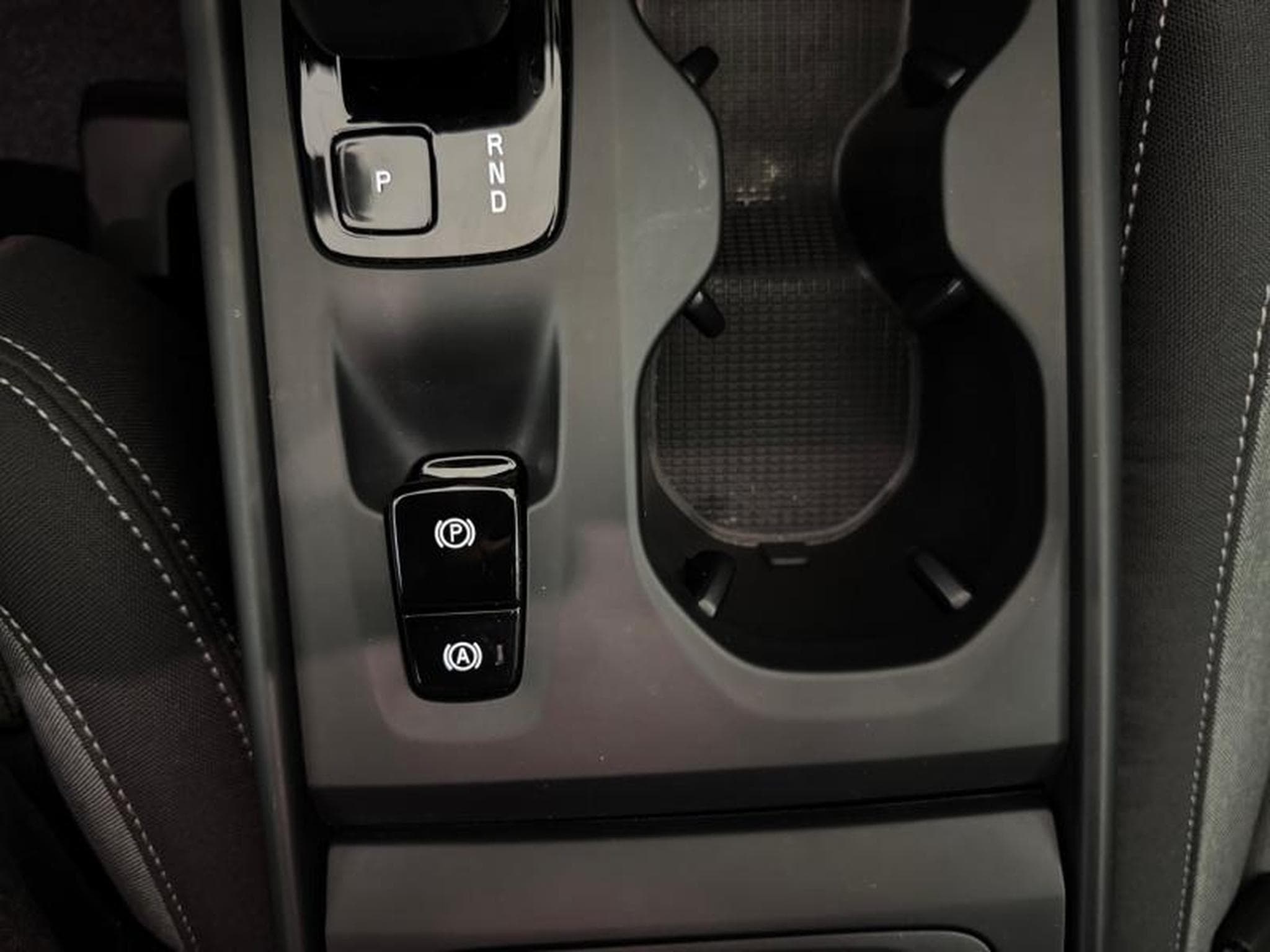 Volvo XC40 -32% B3 163ch Core DCT 7 (2024) - Photo 25