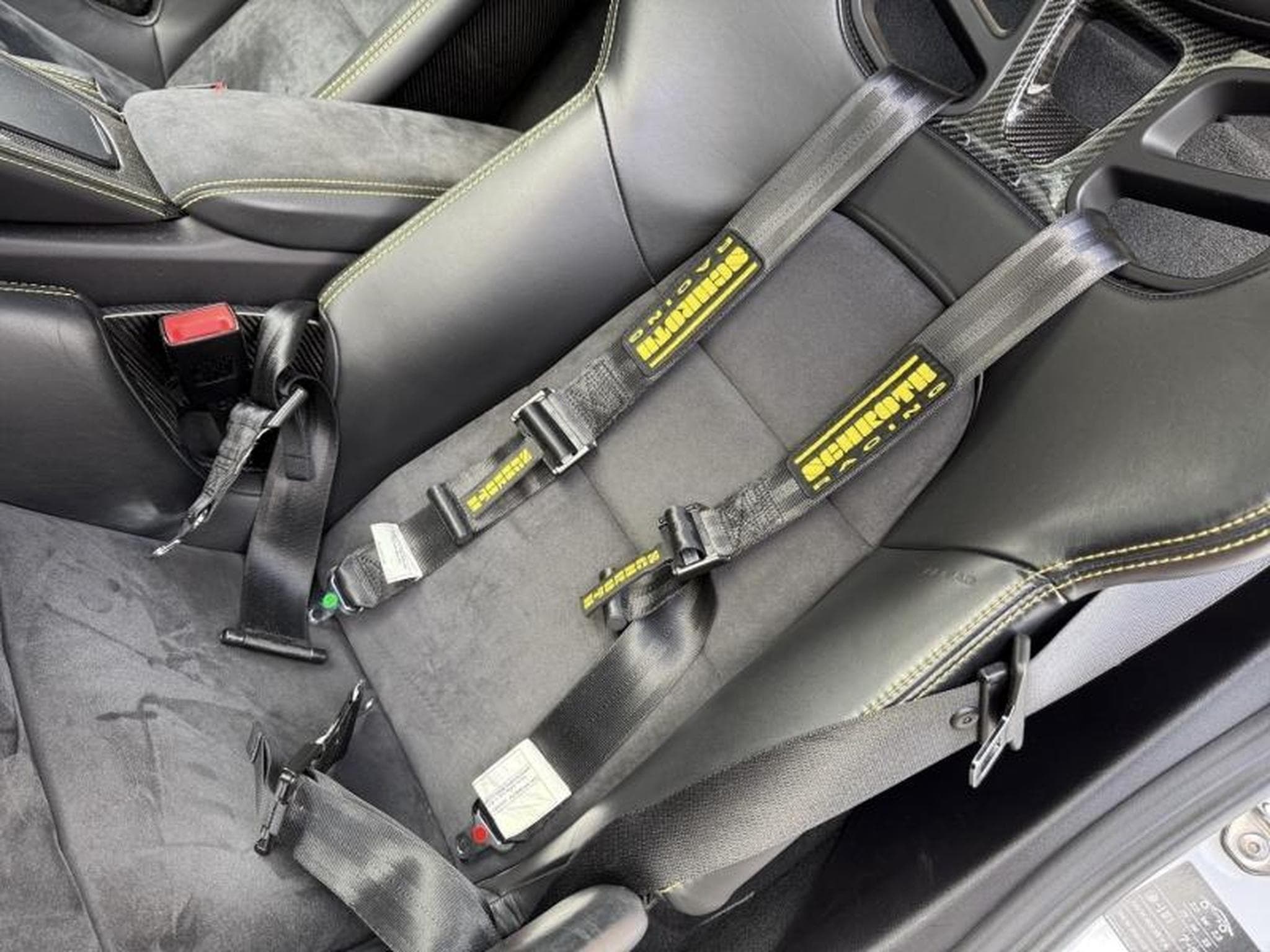 Porsche 718 4.0 420ch GT4 (2020) - Photo 11