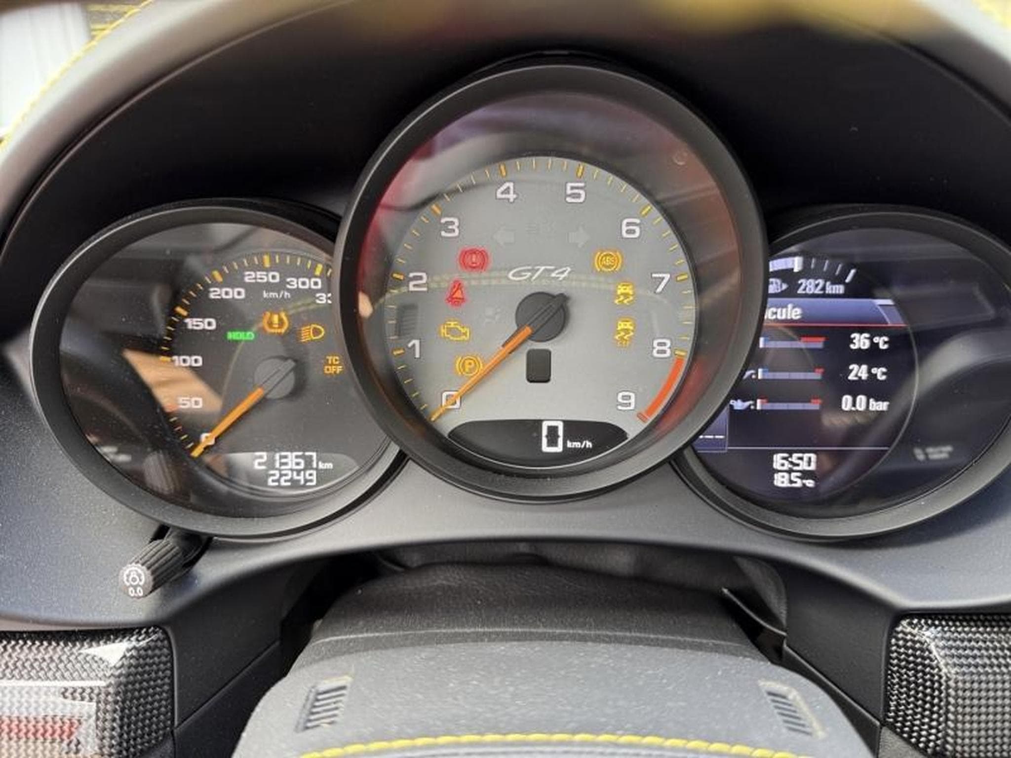 Porsche 718 4.0 420ch GT4 (2020) - Photo 12