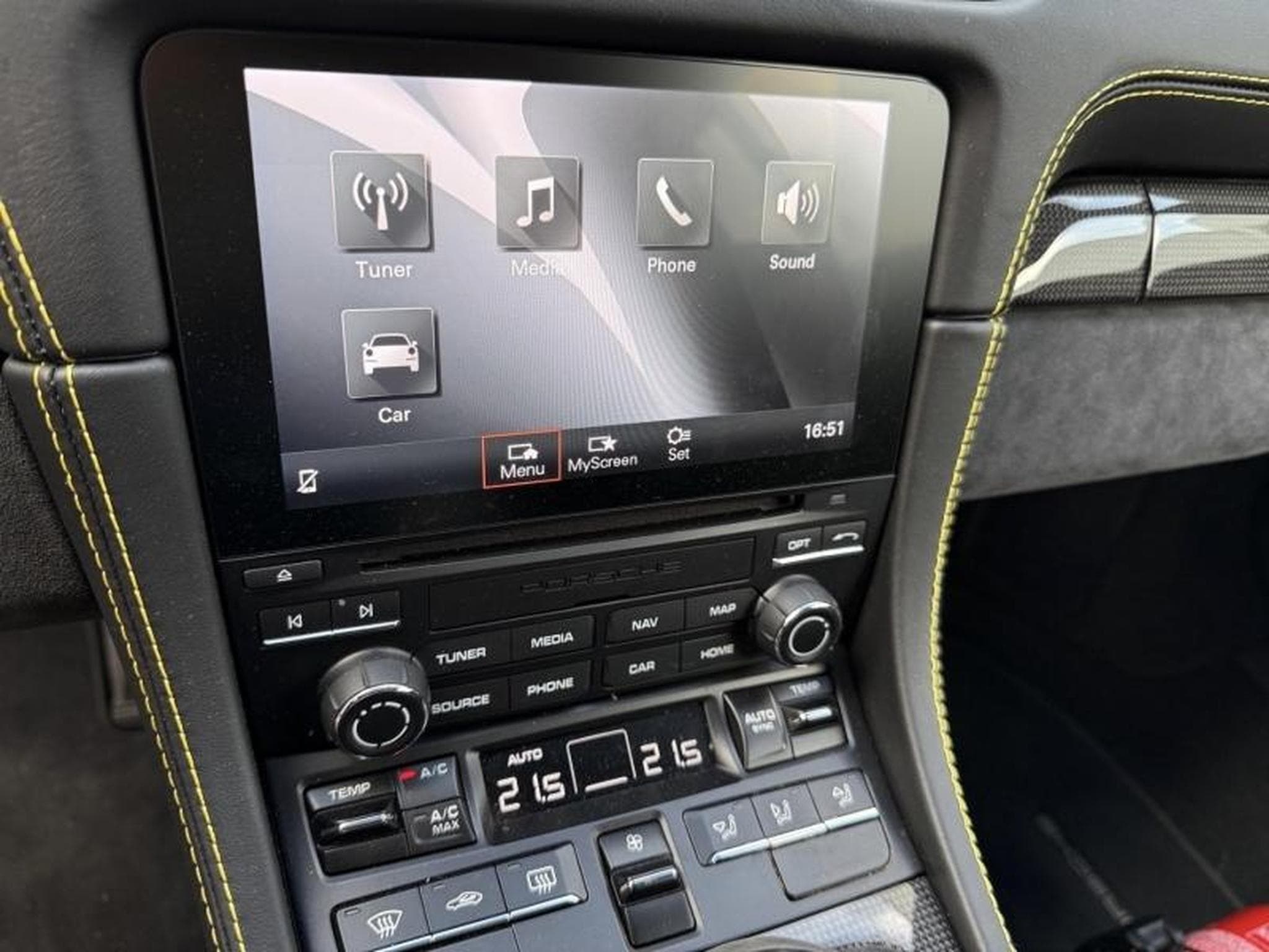 Porsche 718 4.0 420ch GT4 (2020) - Photo 17
