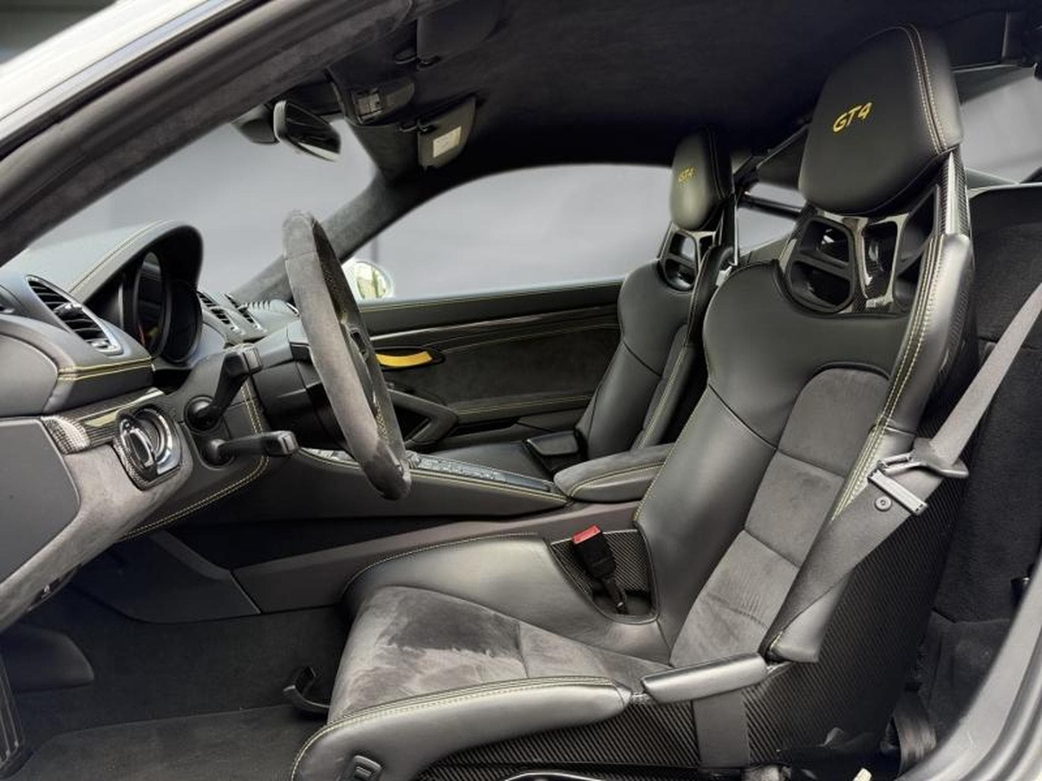 Porsche 718 4.0 420ch GT4 (2020) - Photo 9