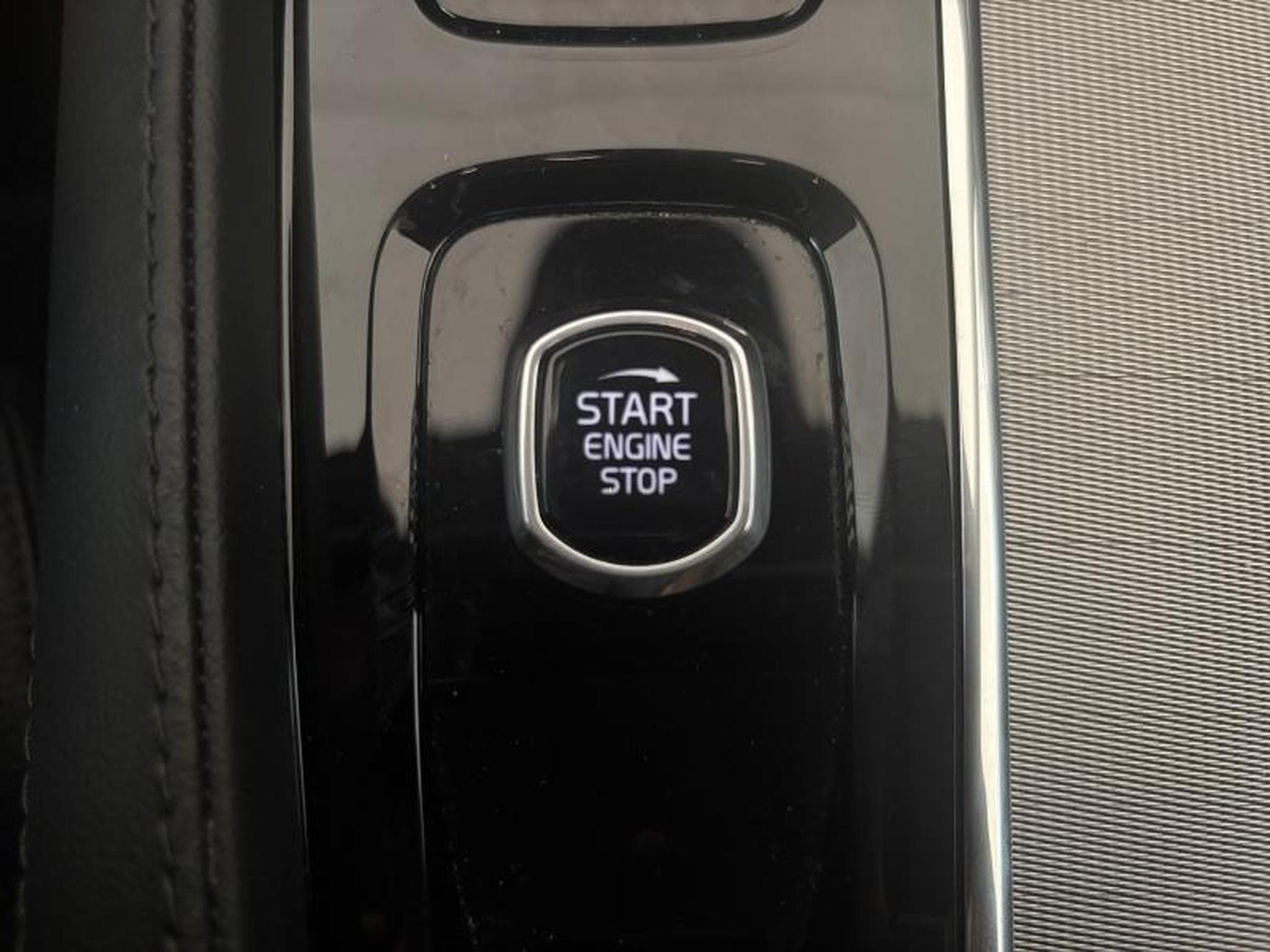 Volvo XC90 -40% T8 AWD 310 + 145ch Core Bright (2024) - Photo 17
