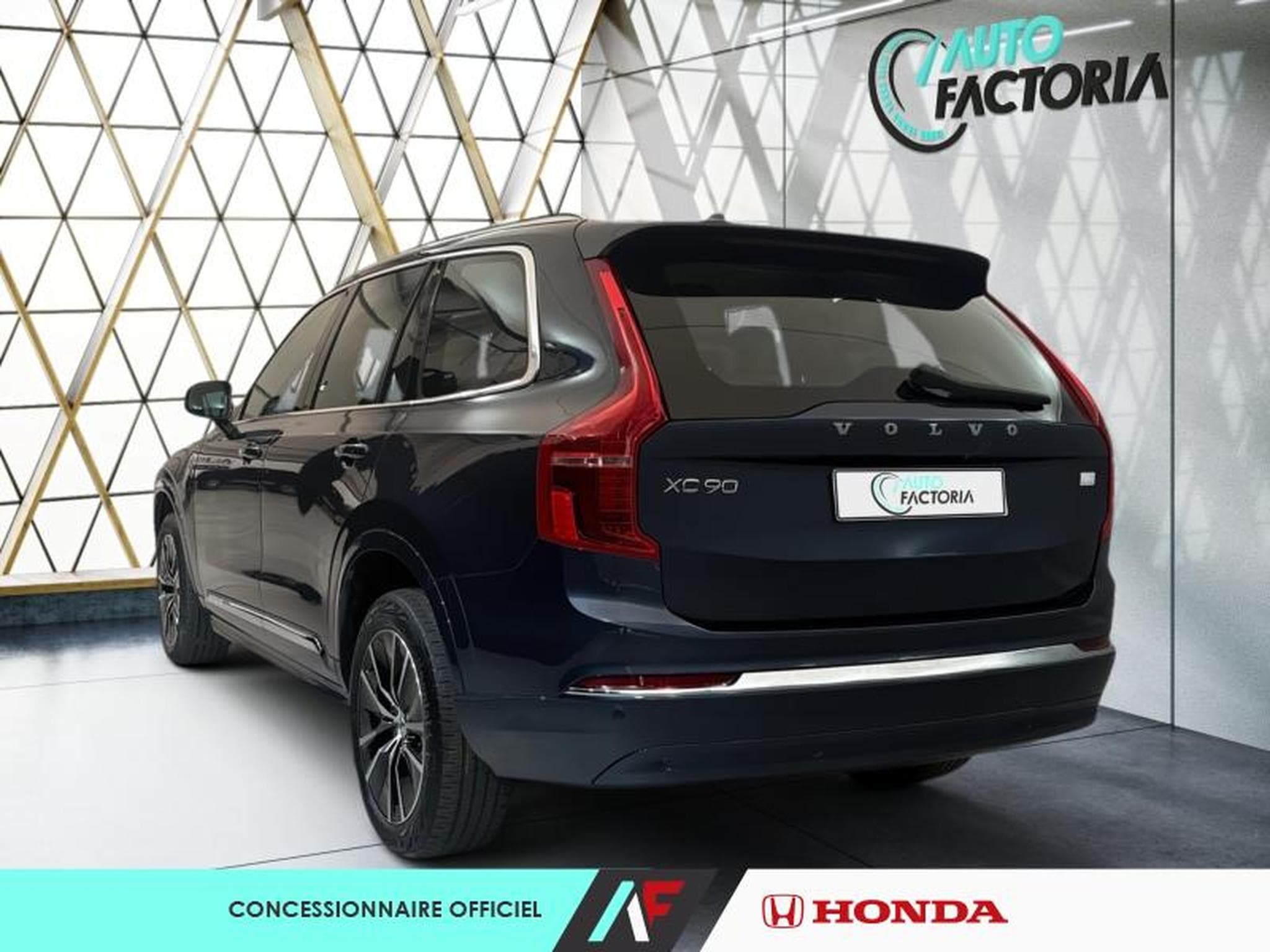 Volvo XC90 -40% T8 AWD 310 + 145ch Core Bright (2024) - Photo 2