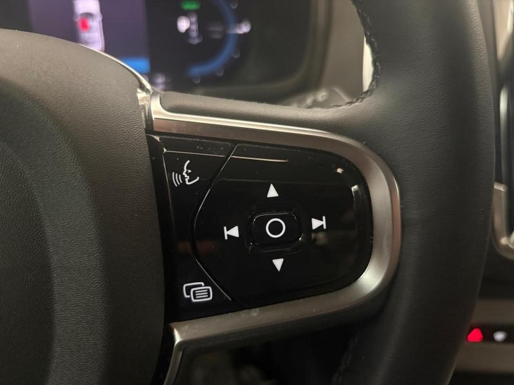 Volvo XC90 -40% T8 AWD 310 + 145ch Core Bright (2024) - Photo 23