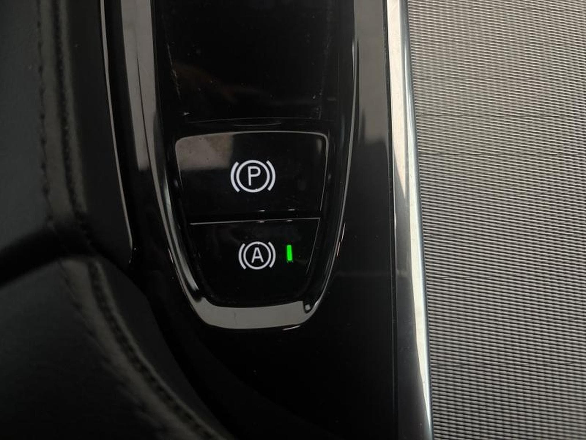 Volvo XC90 -40% T8 AWD 310 + 145ch Core Bright (2024) - Photo 24