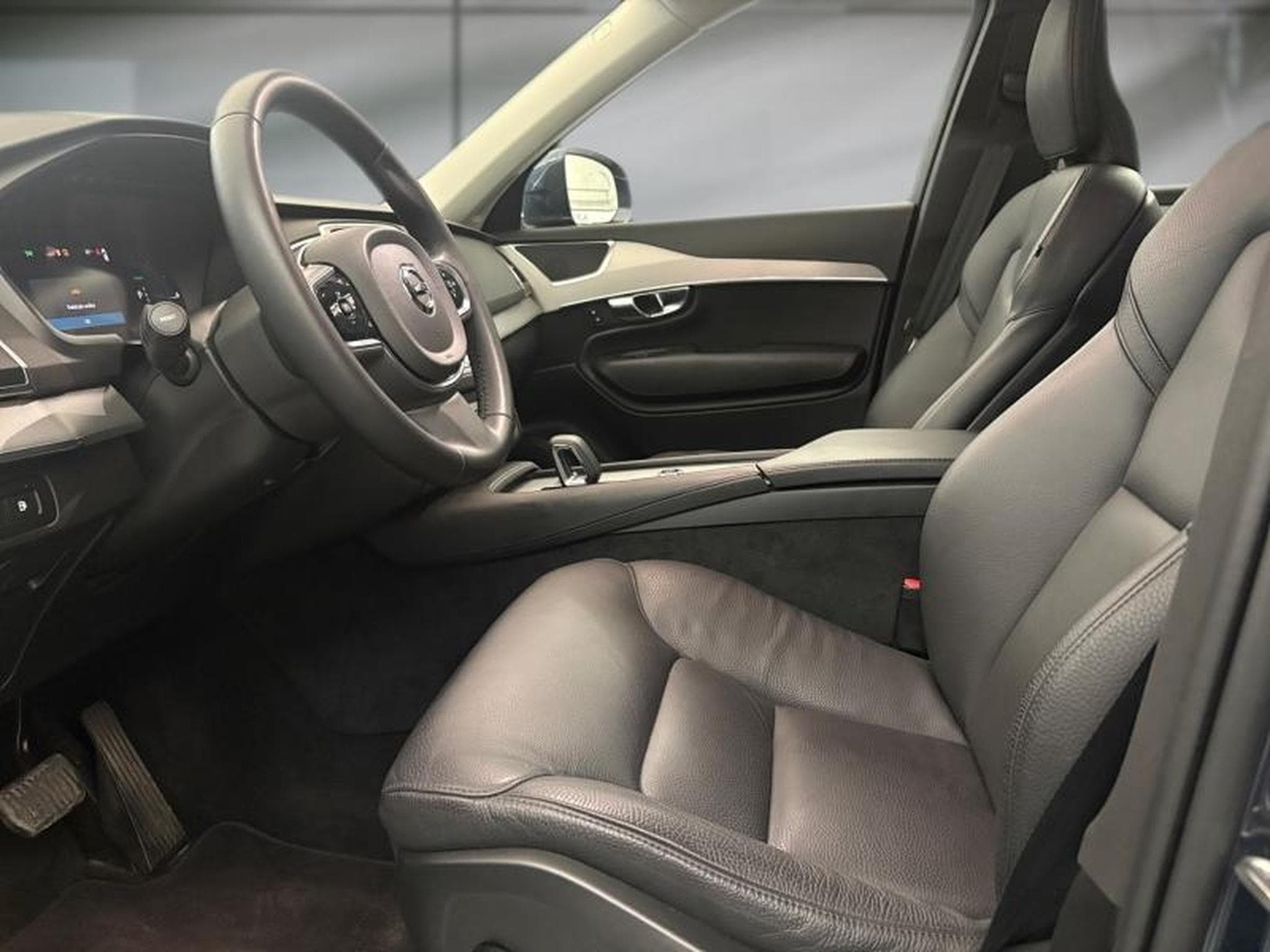 Volvo XC90 -40% T8 AWD 310 + 145ch Core Bright (2024) - Photo 9