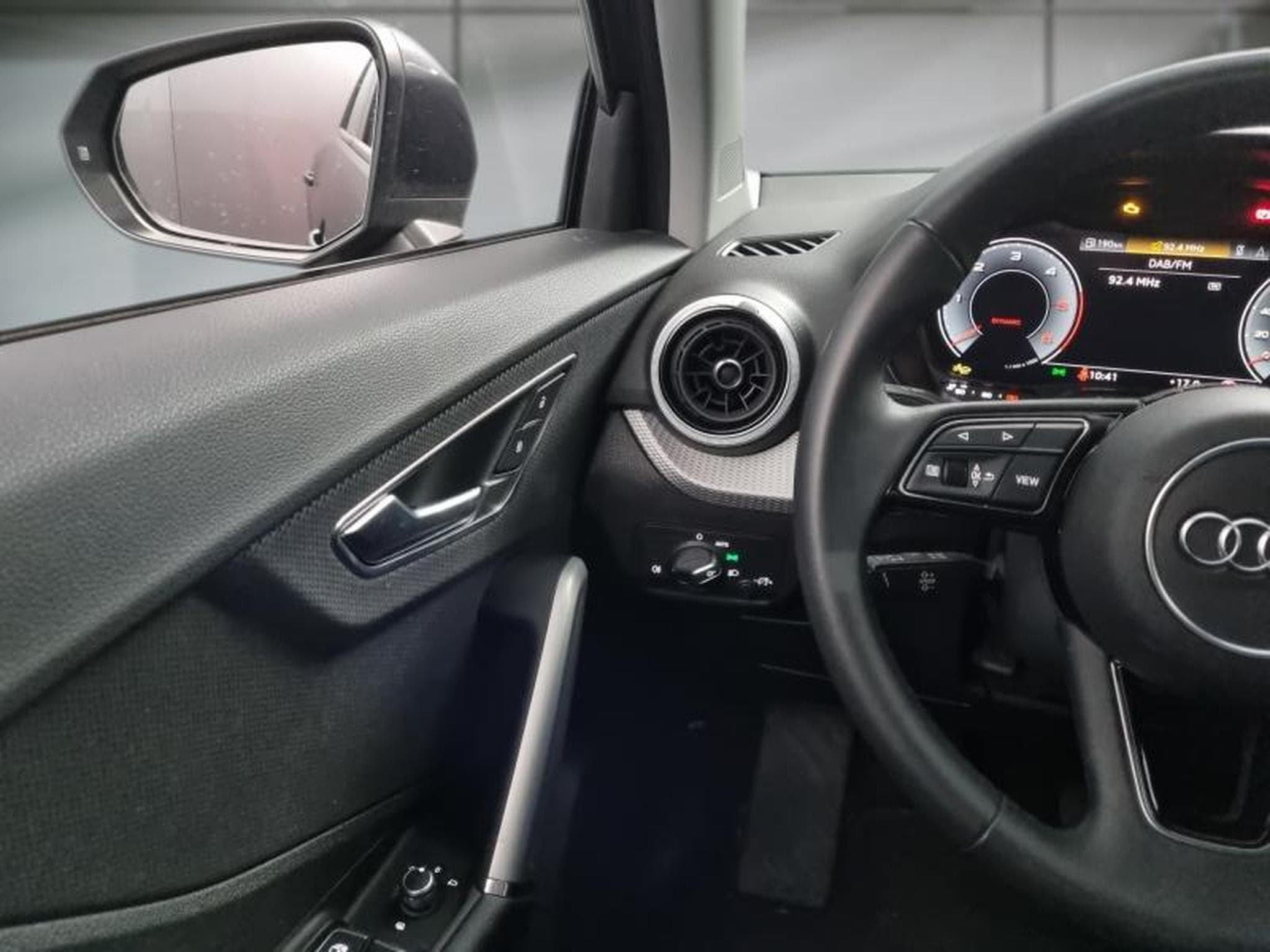 Audi Q2 -18% 30 TDI 116ch S-Line (2025) - Photo 20