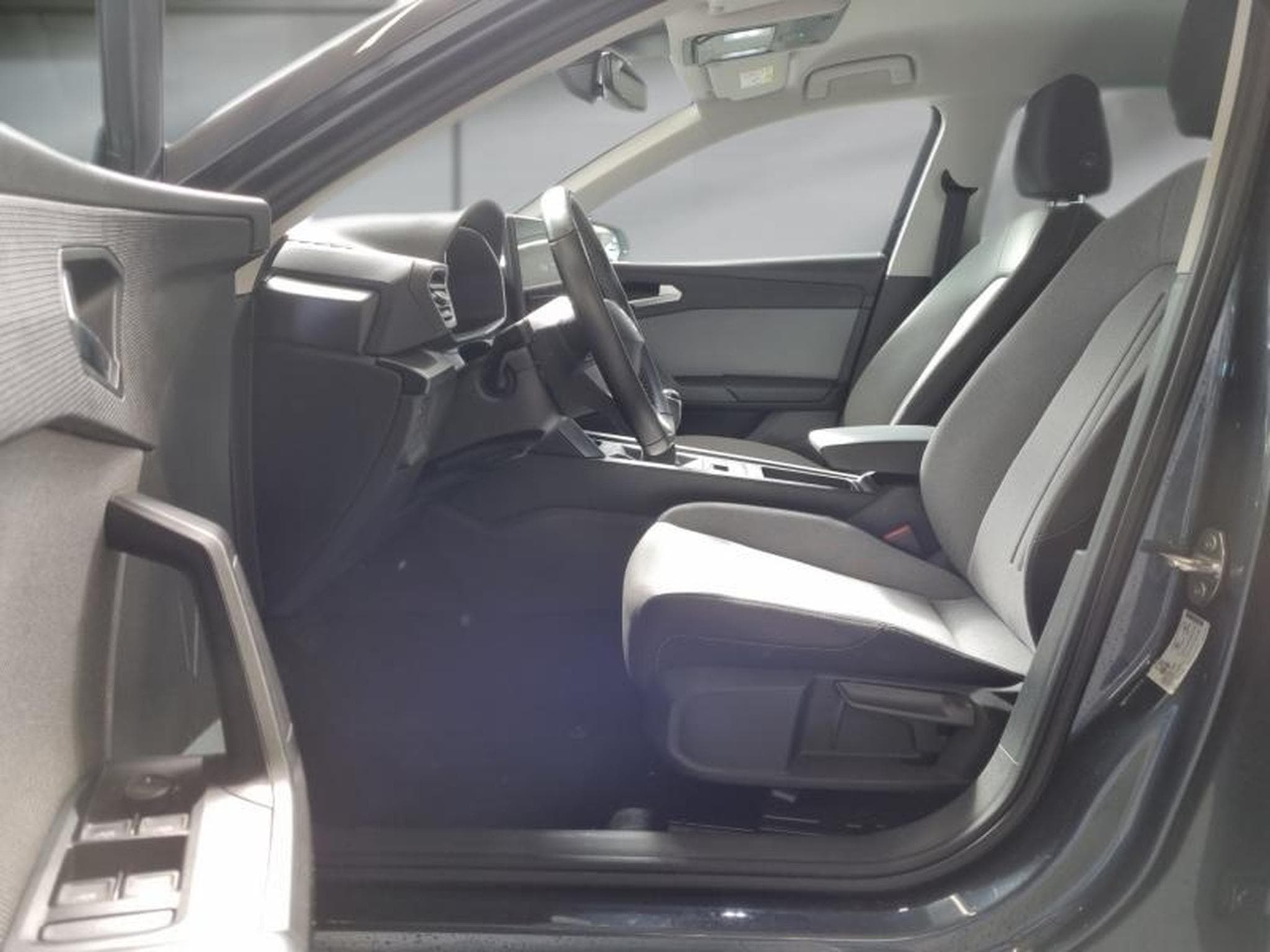 Seat Leon -23% IV SPORT TOURER 2.0 TDI 115CH STYLE XL (2025) - Photo 11