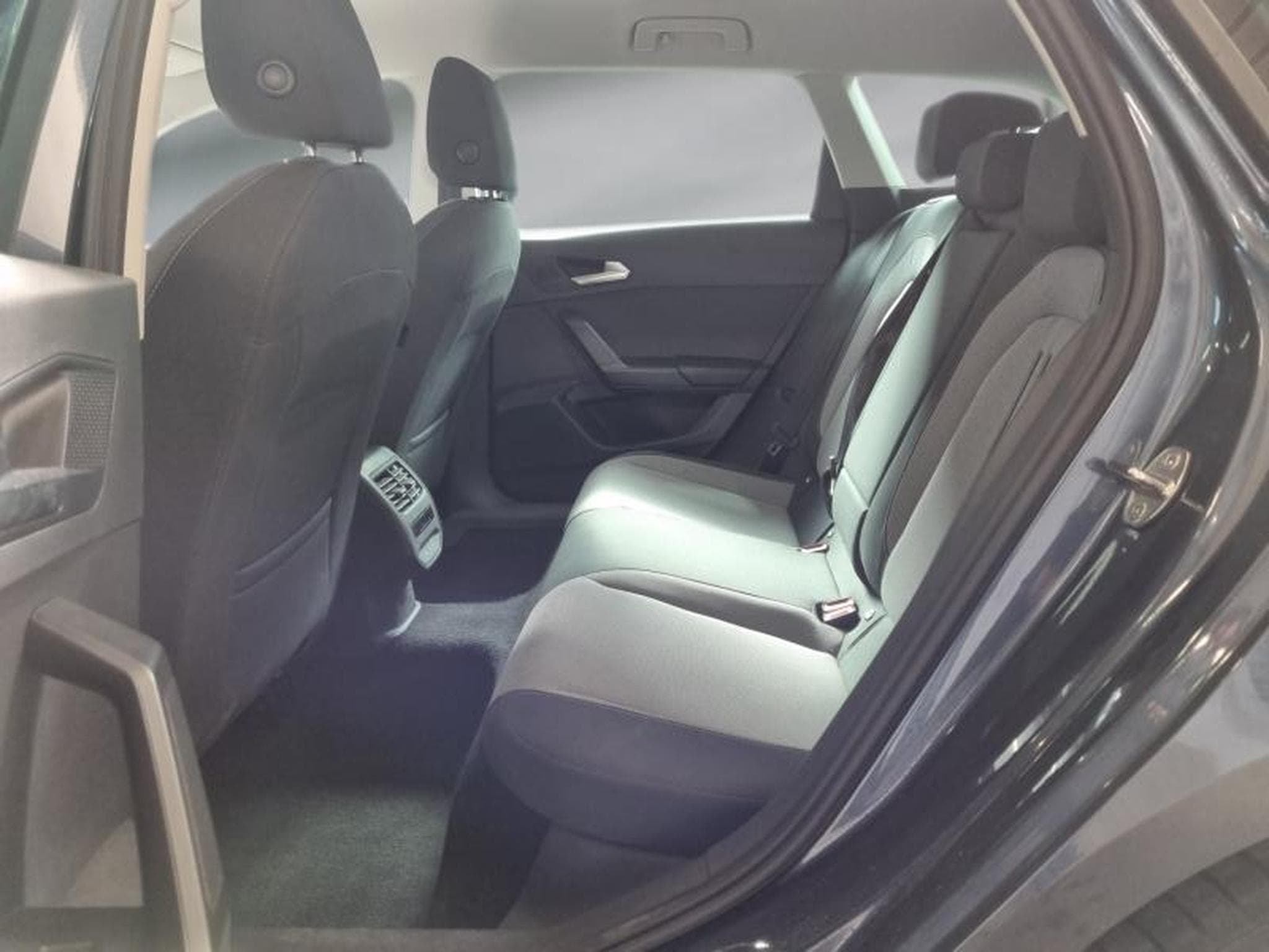 Seat Leon -23% IV SPORT TOURER 2.0 TDI 115CH STYLE XL (2025) - Photo 12