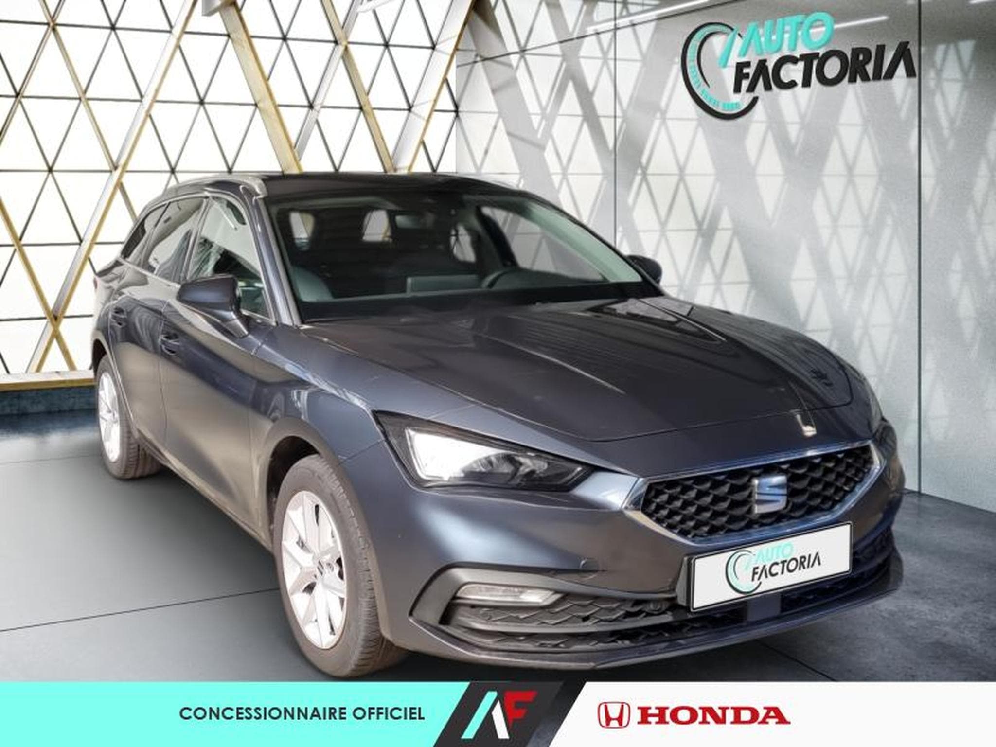 Seat Leon -23% IV SPORT TOURER 2.0 TDI 115CH STYLE XL (2025) - Photo 2