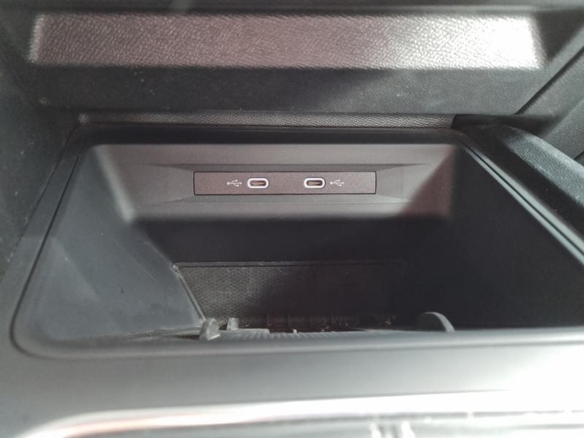 Seat Leon -23% IV SPORT TOURER 2.0 TDI 115CH STYLE XL (2025) - Photo 22