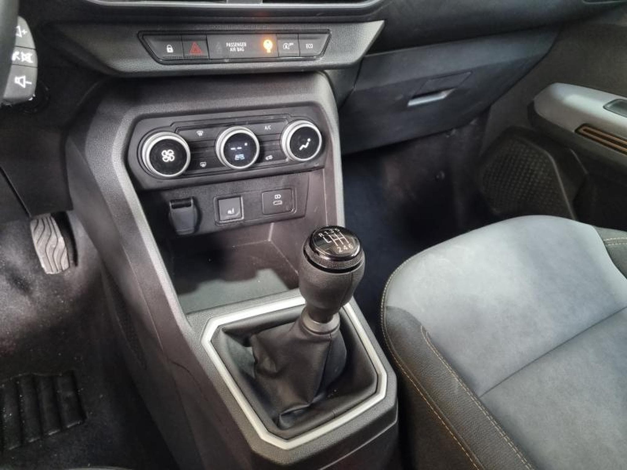 Dacia Sandero 1.0 ECO-G 100CH Stepway Extreme (2025) - Photo 14