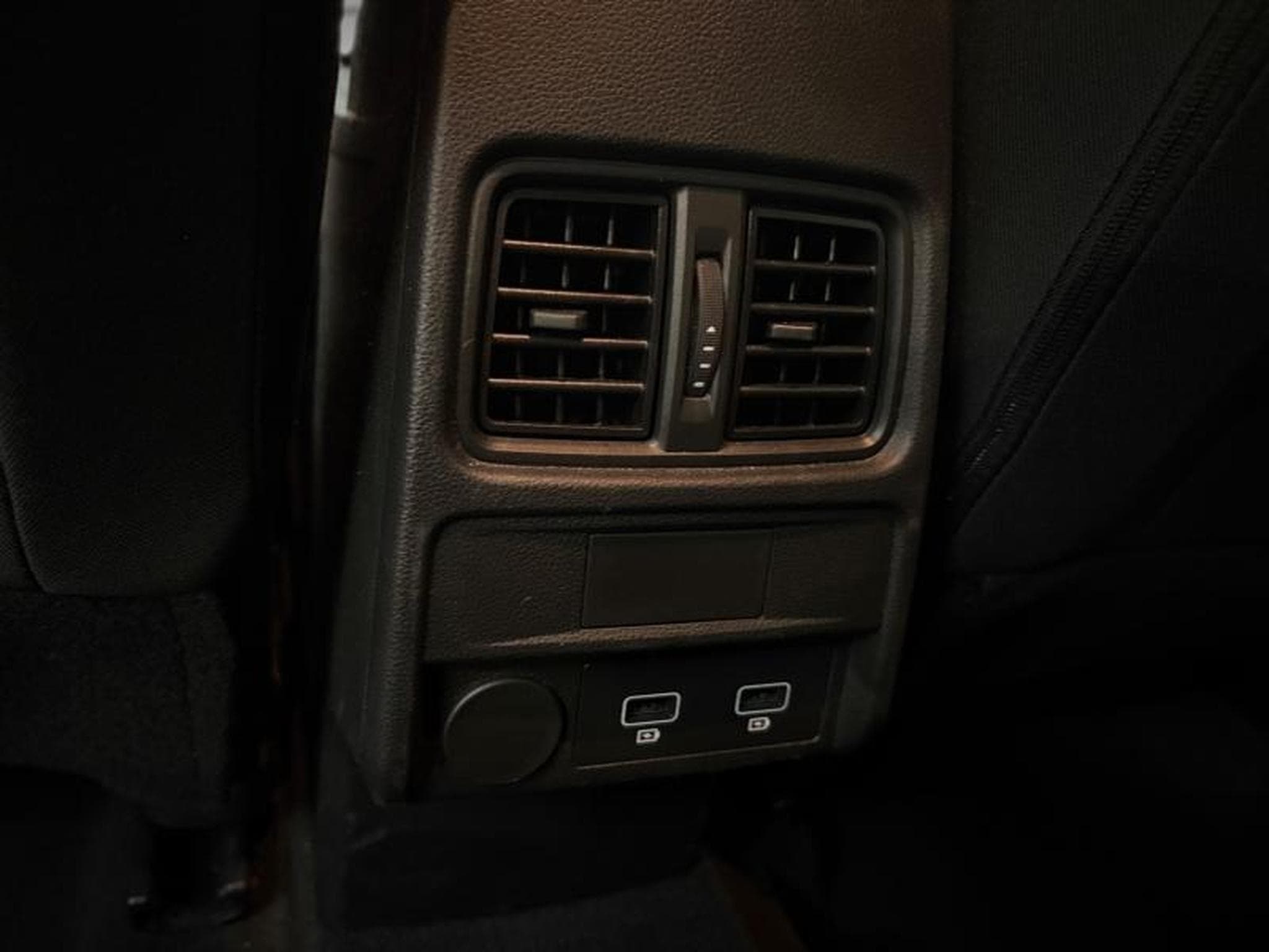 Renault Arkana -22% 1.3 TCe 140ch mild hybrid Evolution EDC -24 (2025) - Photo 11