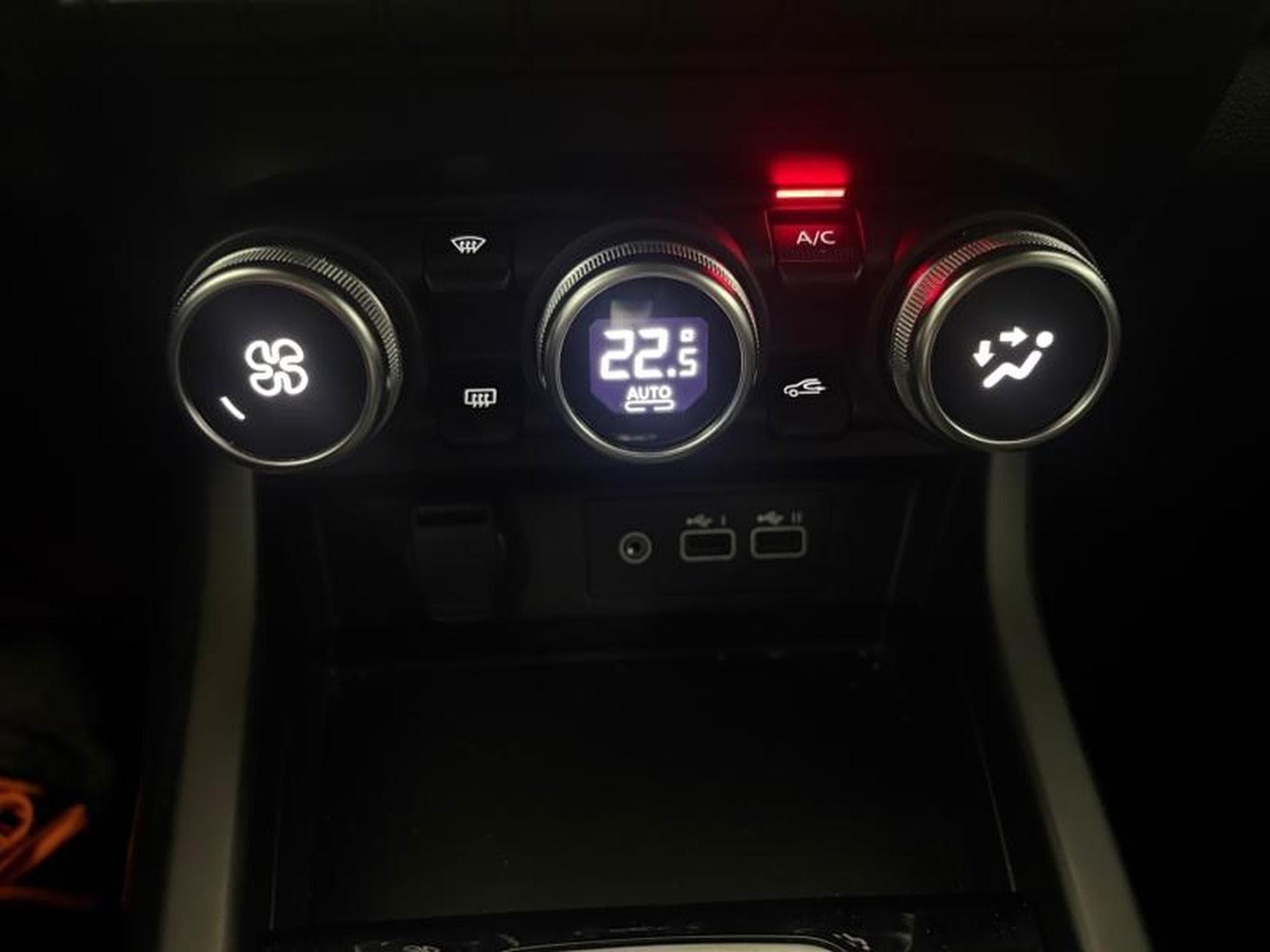 Renault Arkana -22% 1.3 TCe 140ch mild hybrid Evolution EDC -24 (2025) - Photo 17