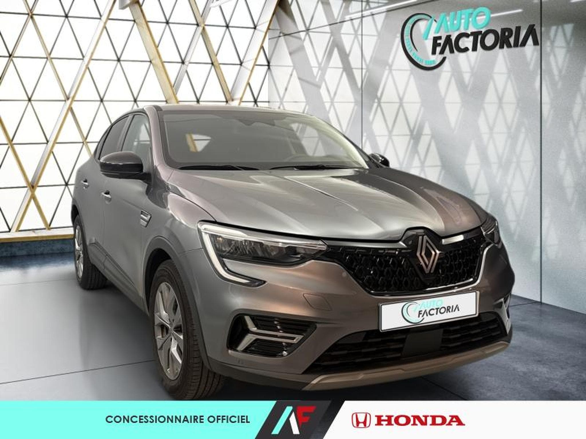 Renault Arkana -22% 1.3 TCe 140ch mild hybrid Evolution EDC -24 (2025) - Photo 2