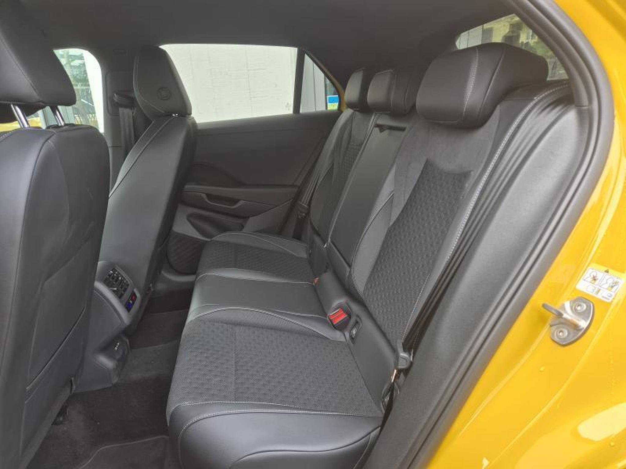 VW T-Roc R-Line (2025) - Photo 13