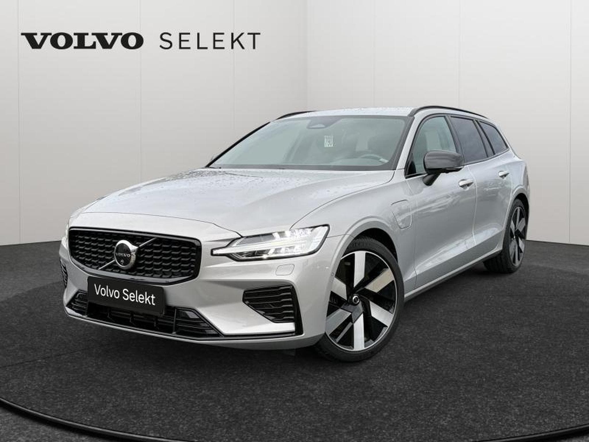 Volvo V60 T6 Plus Dark / Hybride (2024) - Photo 1
