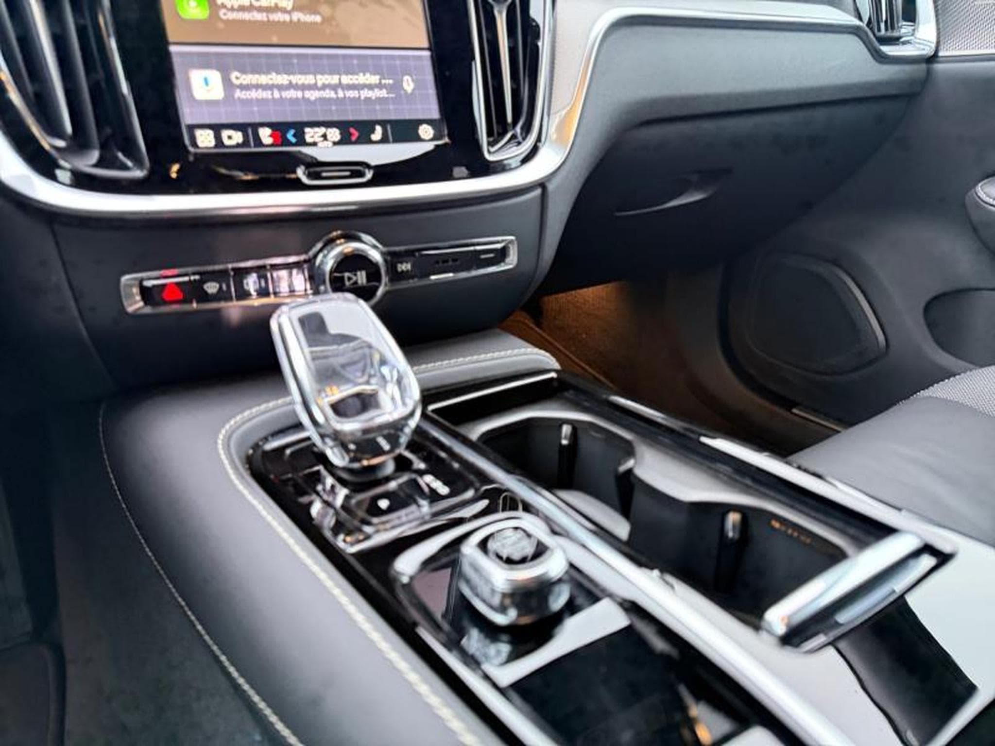 Volvo V60 T6 Plus Dark / Hybride (2024) - Photo 11