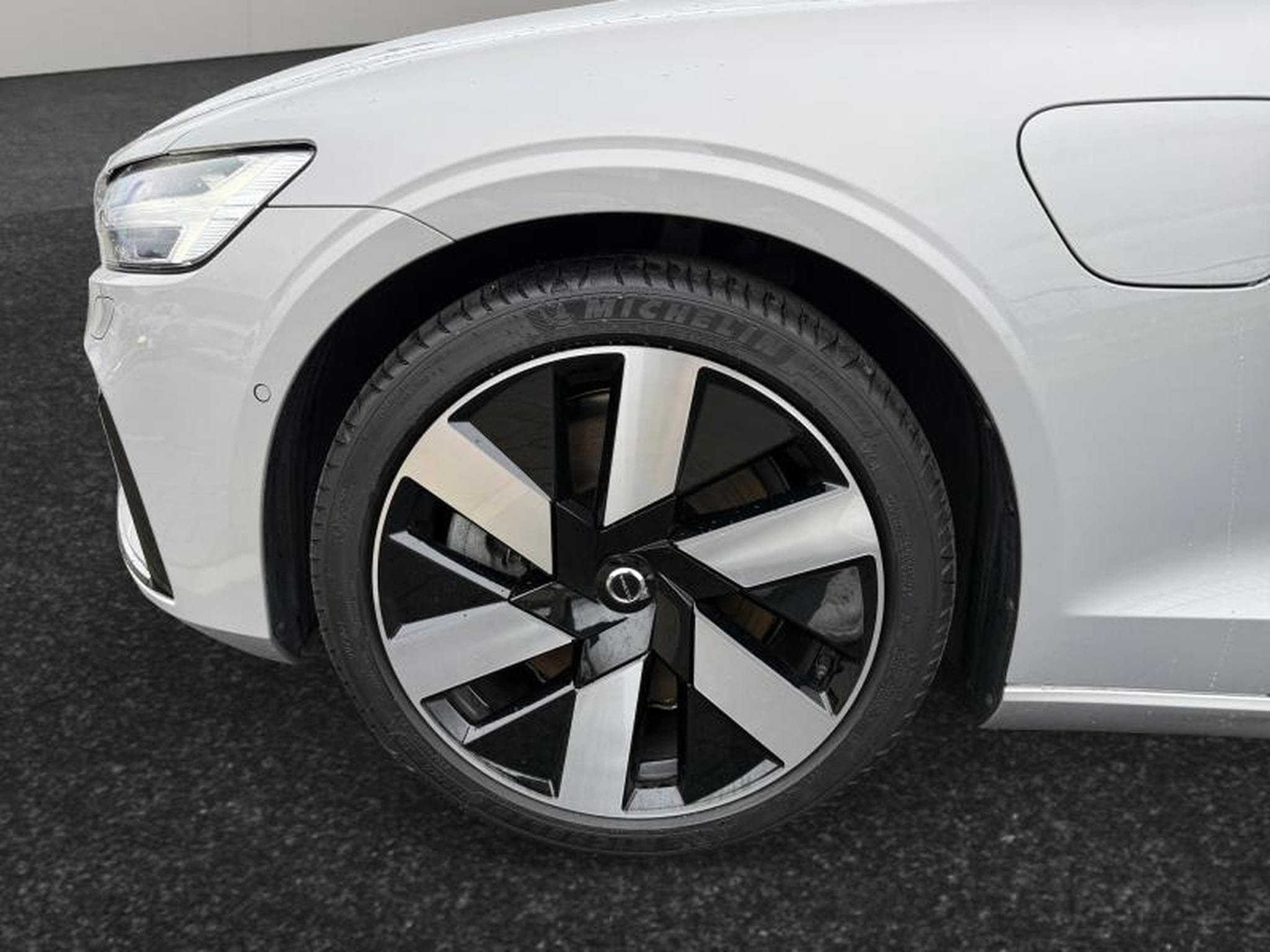 Volvo V60 T6 Plus Dark / Hybride (2024) - Photo 14