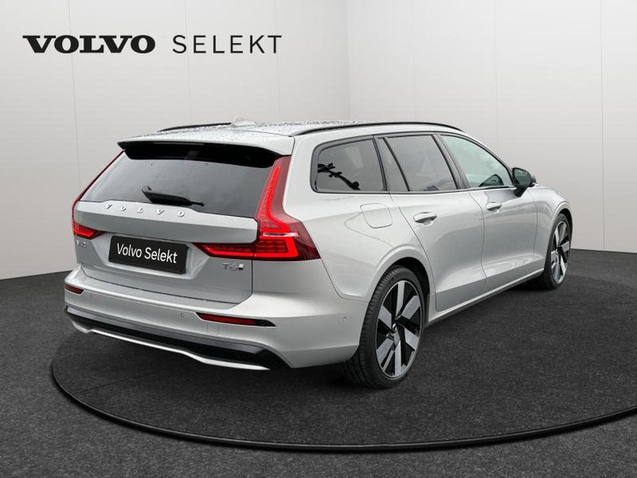 Volvo V60 T6 Plus Dark / Hybride (2024) - Photo 2