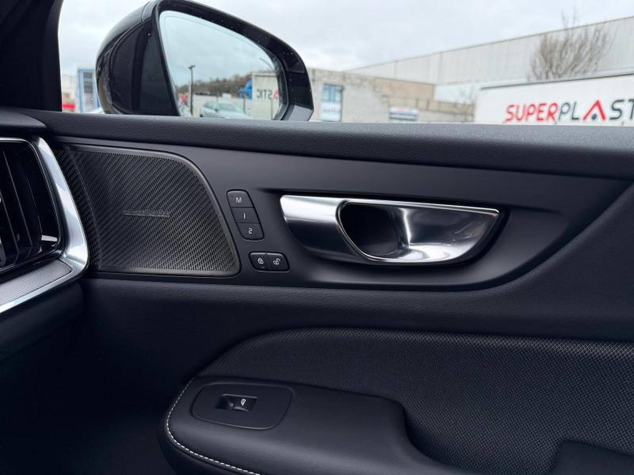 Volvo V60 T6 Plus Dark / Hybride (2024) - Photo 21