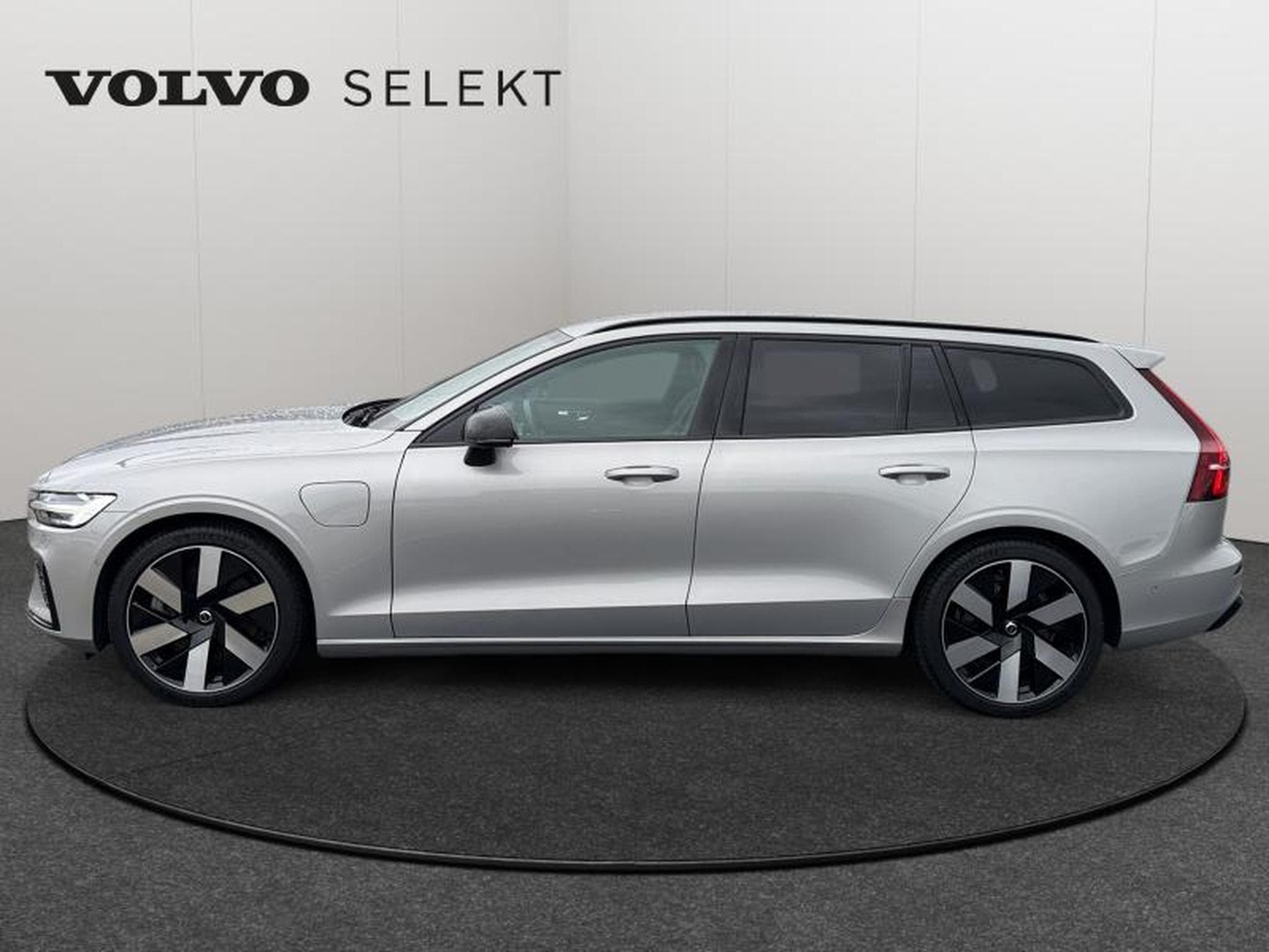 Volvo V60 T6 Plus Dark / Hybride (2024) - Photo 4