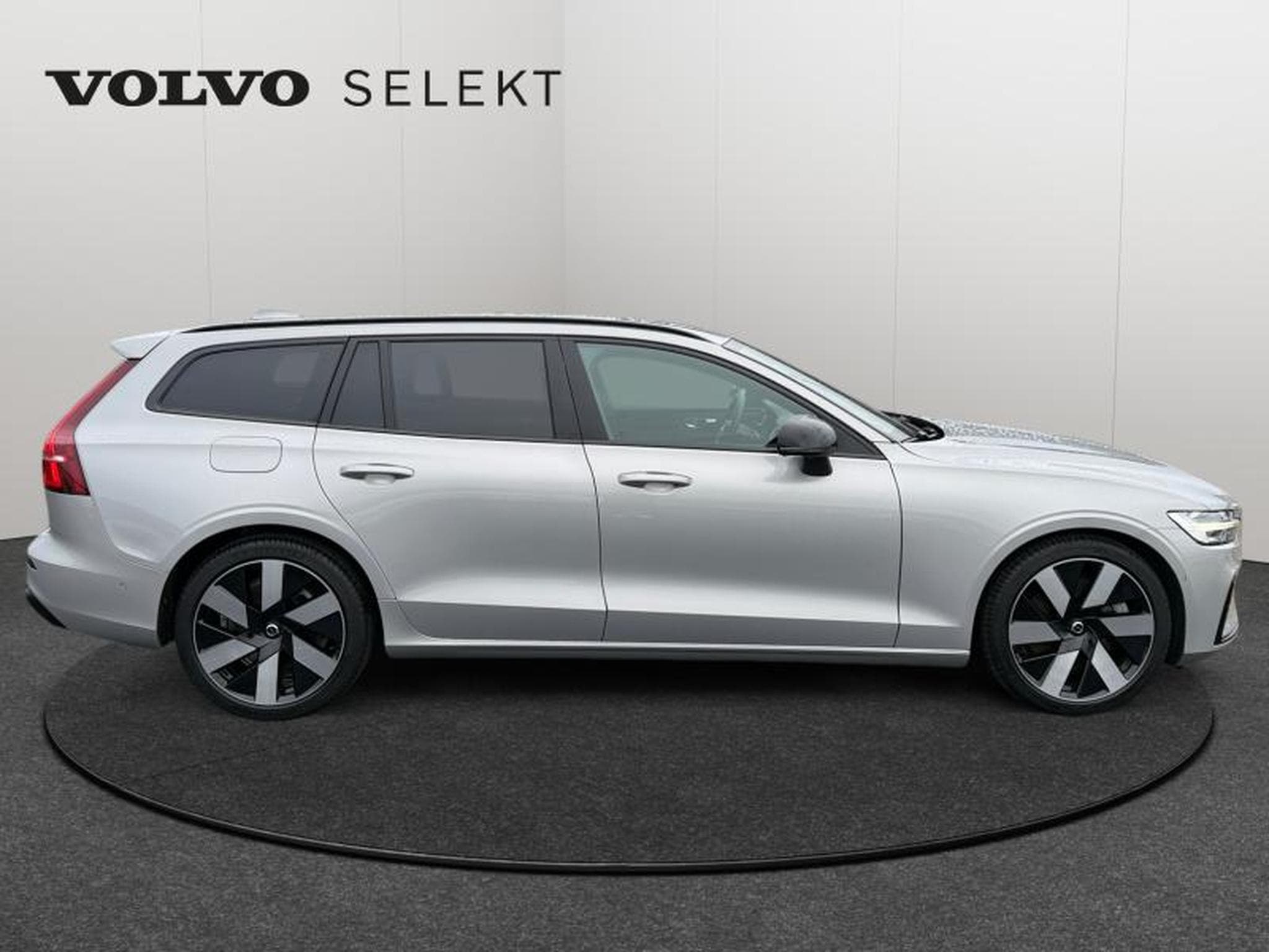 Volvo V60 T6 Plus Dark / Hybride (2024) - Photo 7