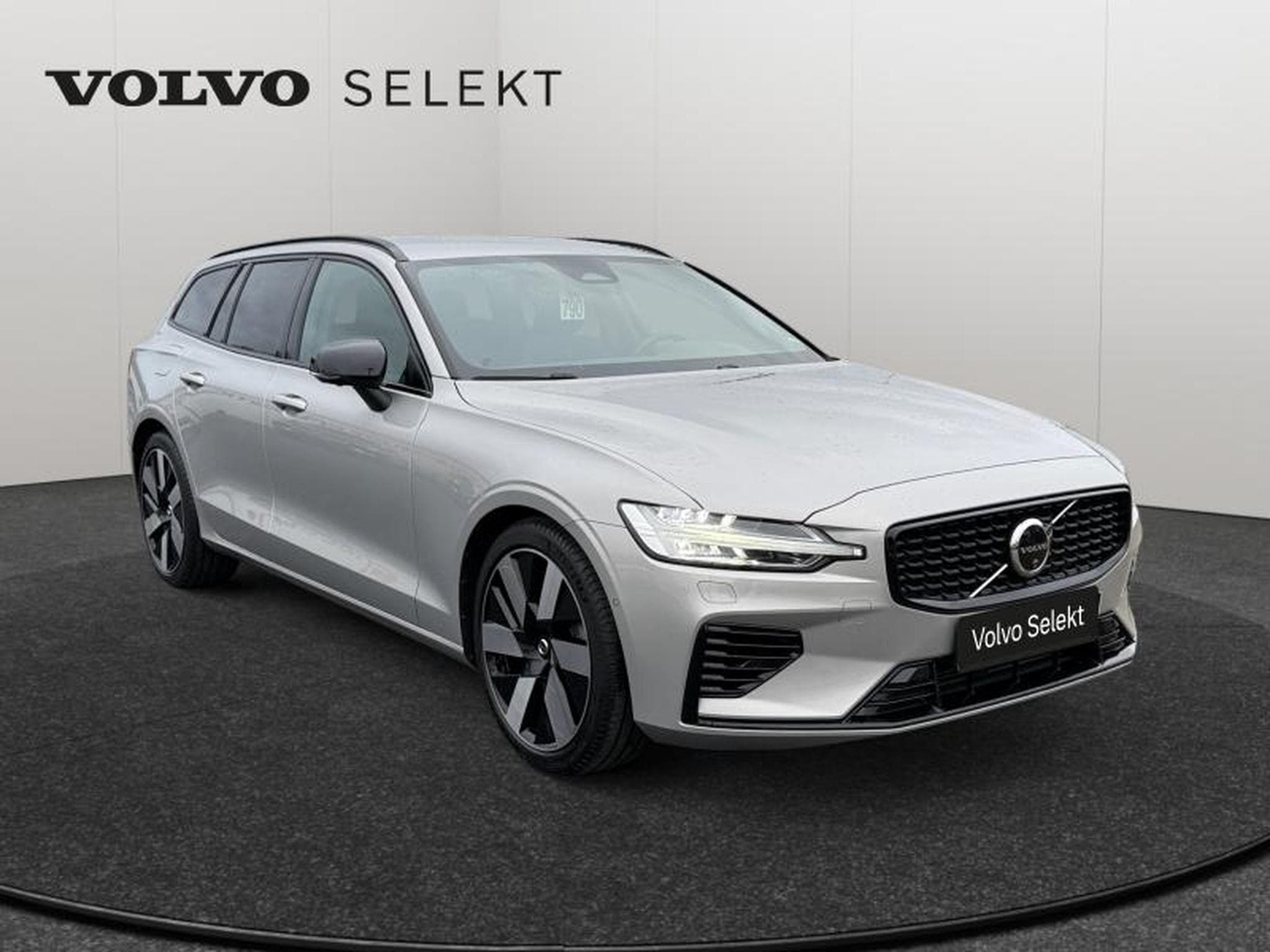 Volvo V60 T6 Plus Dark / Hybride (2024) - Photo 8