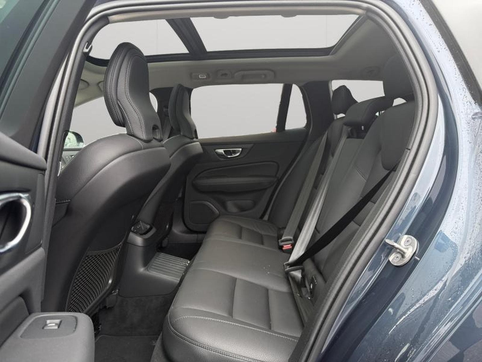Volvo V60 T6 Ultra Dark / Hybride (2024) - Photo 13