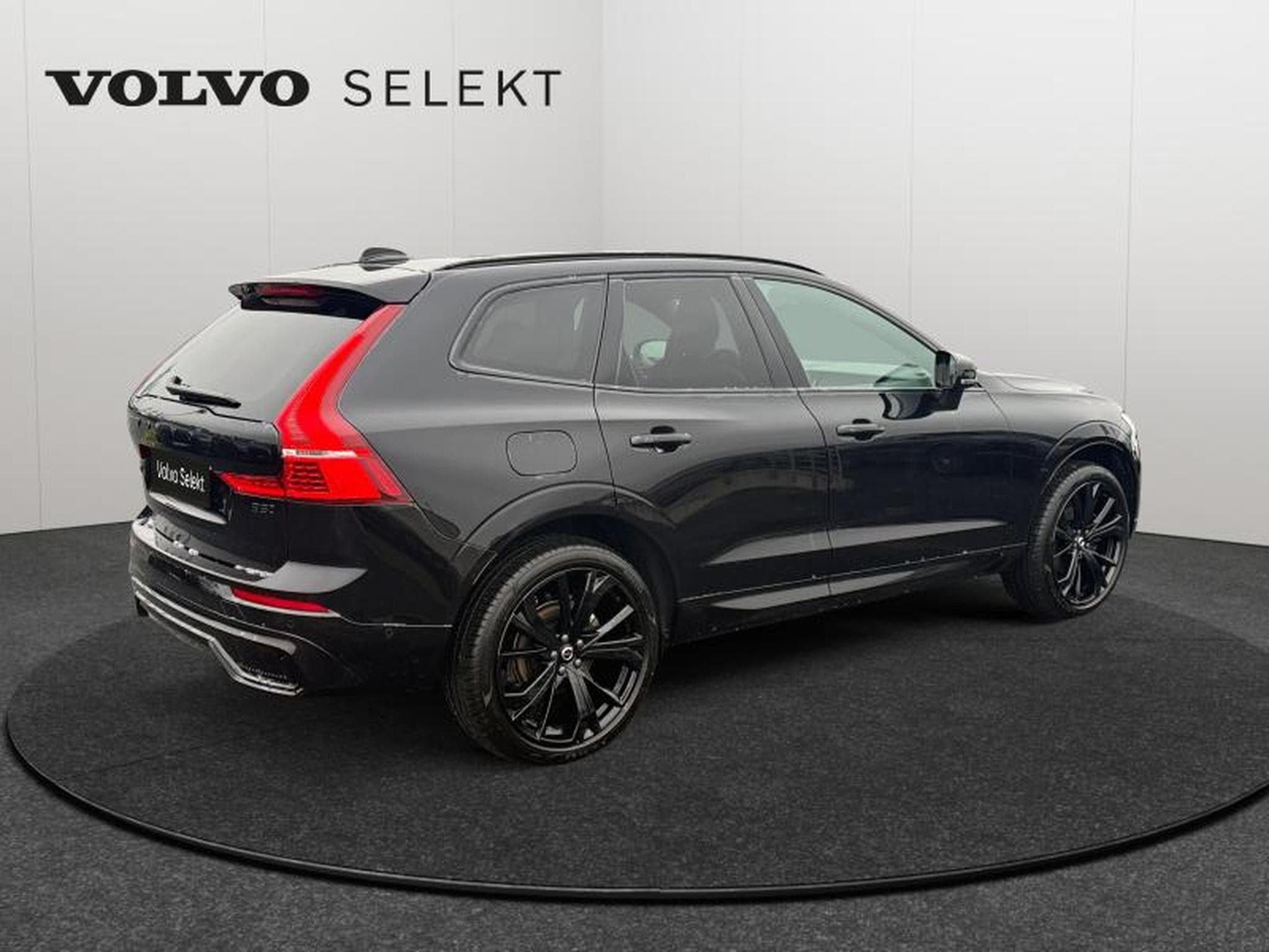 Volvo XC60 B5 Black Edition Plus / Essence (2025) - Photo 2